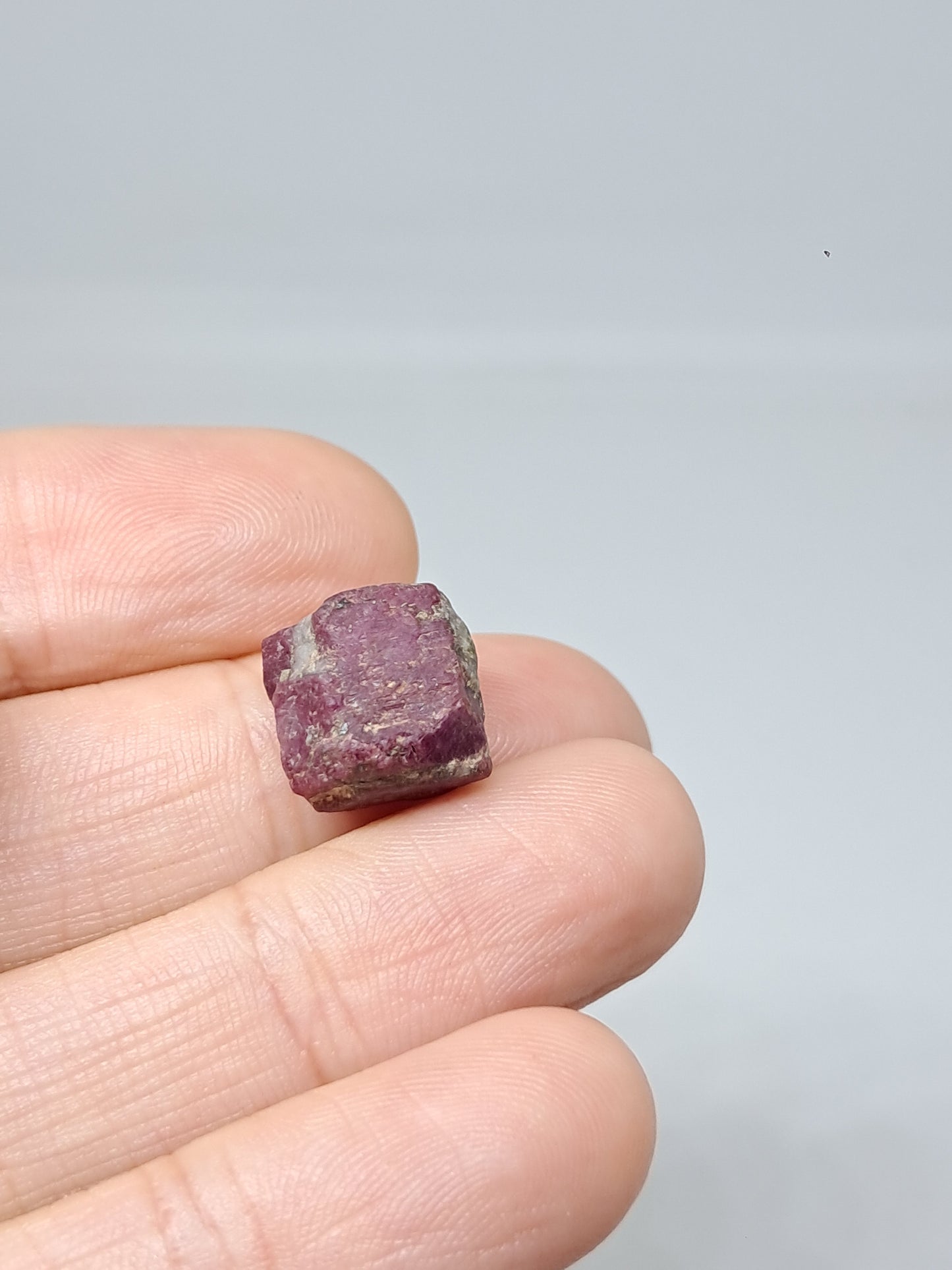 Cristal de rubí en bruto (Tamil Nadu) Piedra natural | Muestra de mineral #RB21