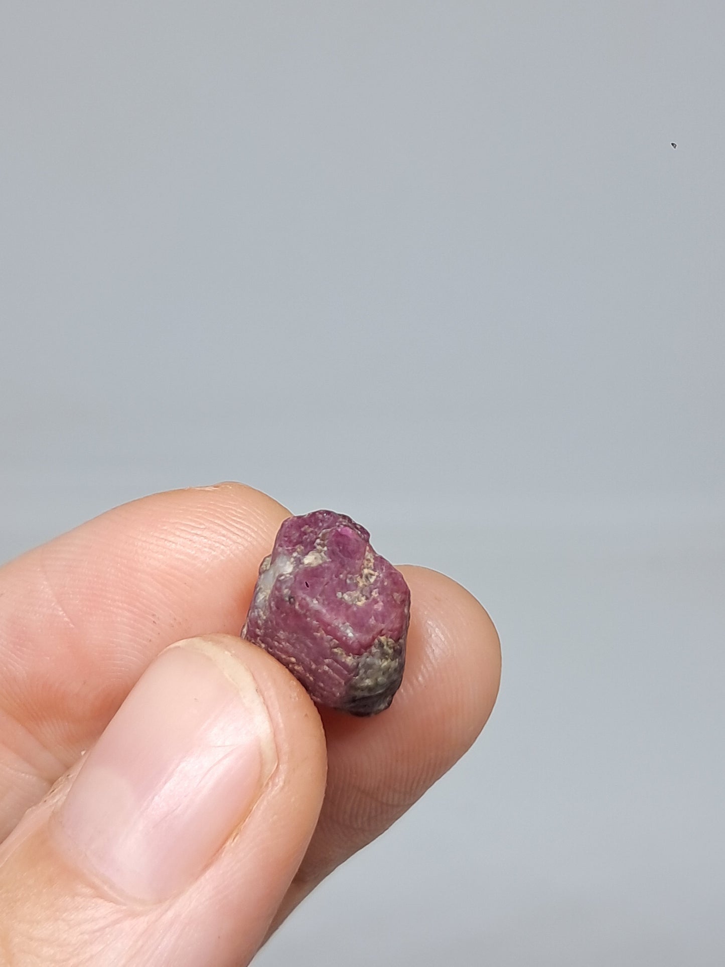 Cristal de rubí en bruto (Tamil Nadu) Piedra natural | Muestra de mineral #RB21
