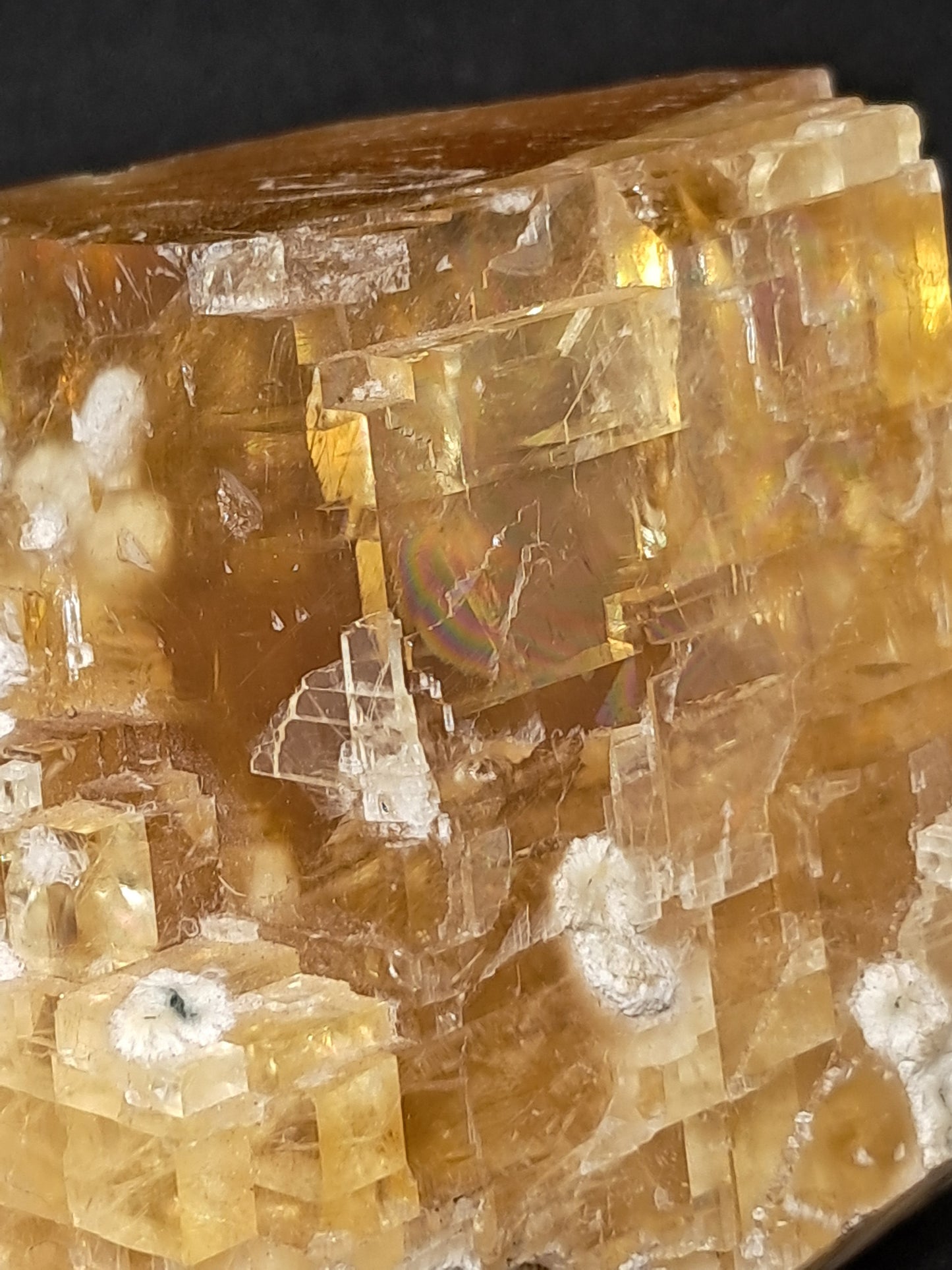 Calcita miel con okenita (India), cristal L en bruto | Piedra natural | Ejemplar mineral n.° CA28