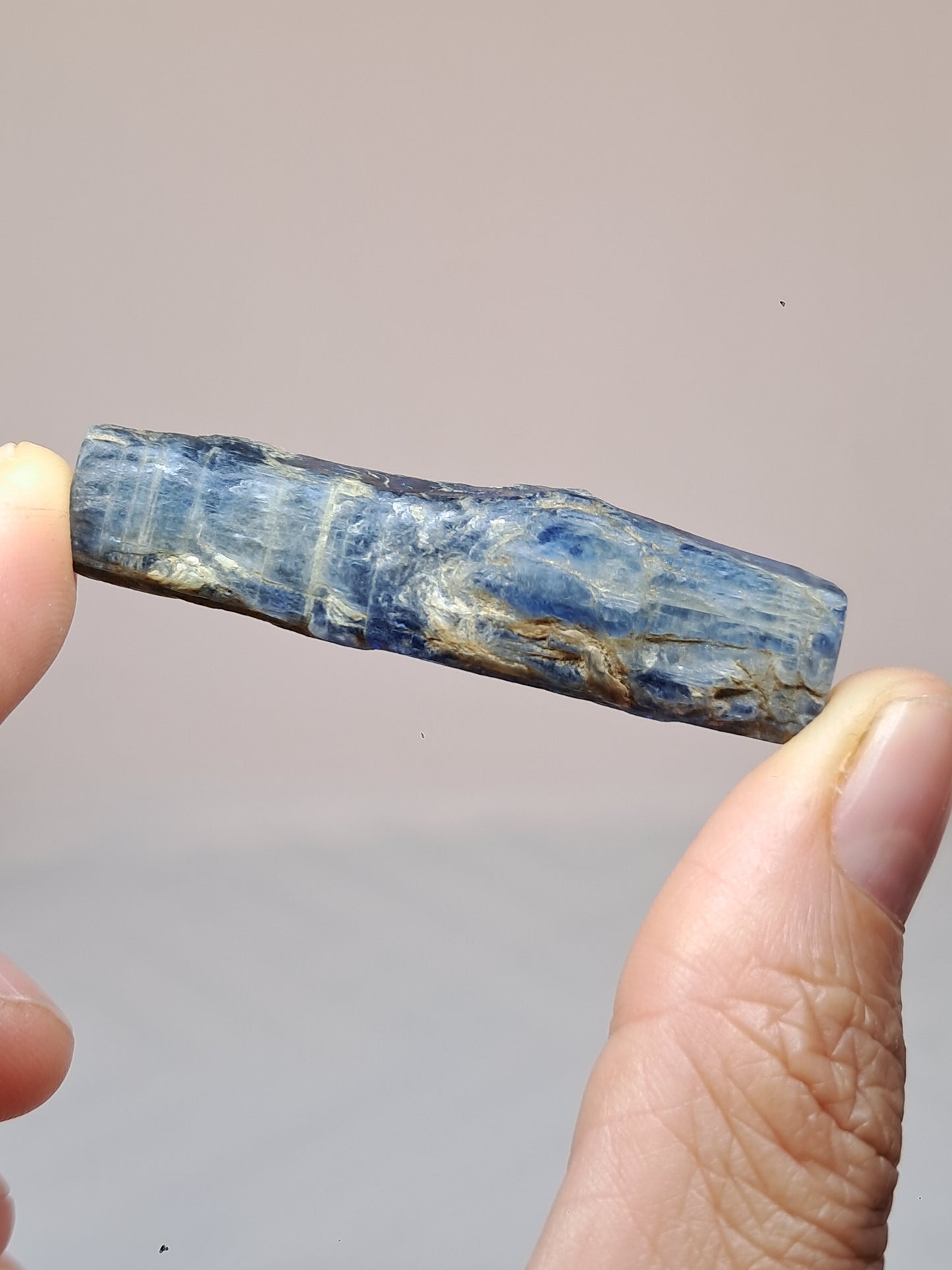 Piedra natural cianita azul (Nepal) n.° KY24