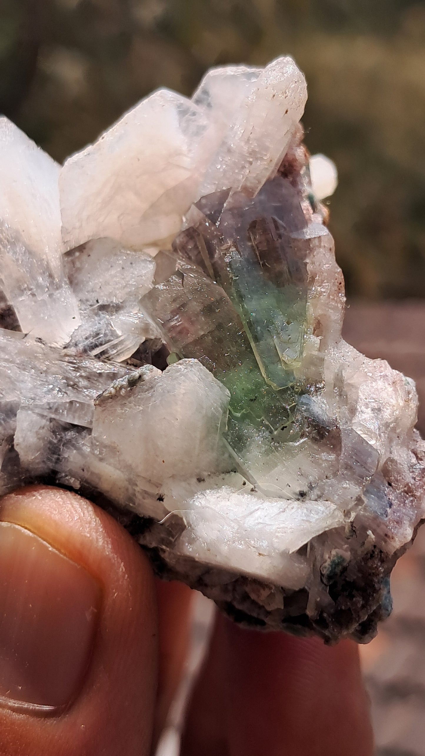Apofilita verde (Fluorapofilita) con Estilbita en matriz (Ajanta) Cristal natural | Espécimen mineral #GA20