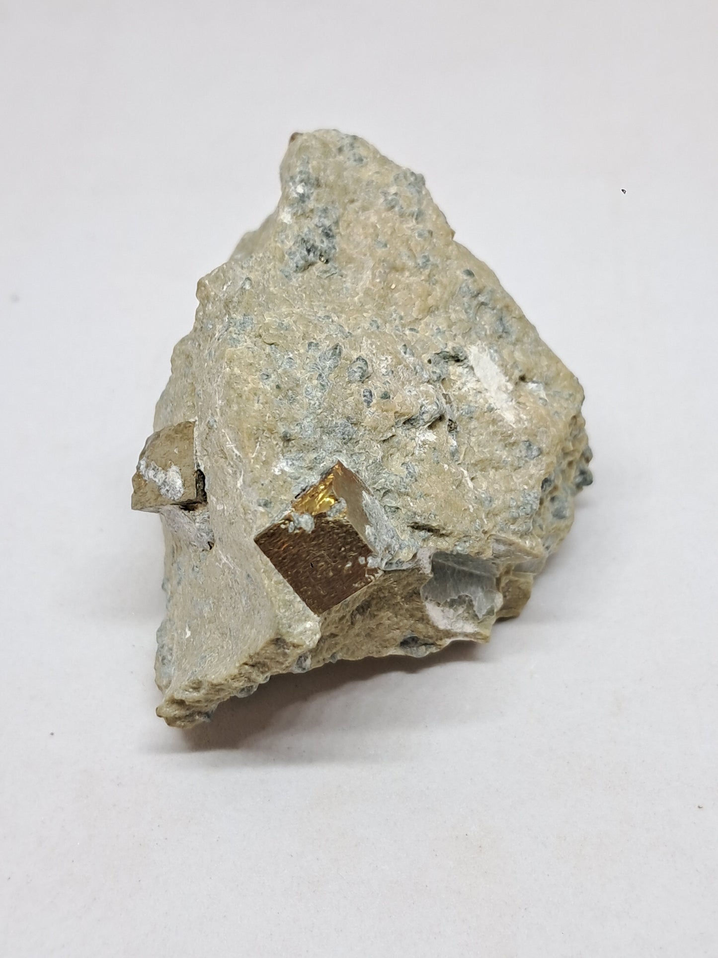Cubos de pirita en matriz (España) Cristal natural | Ejemplar mineral n.° PR15