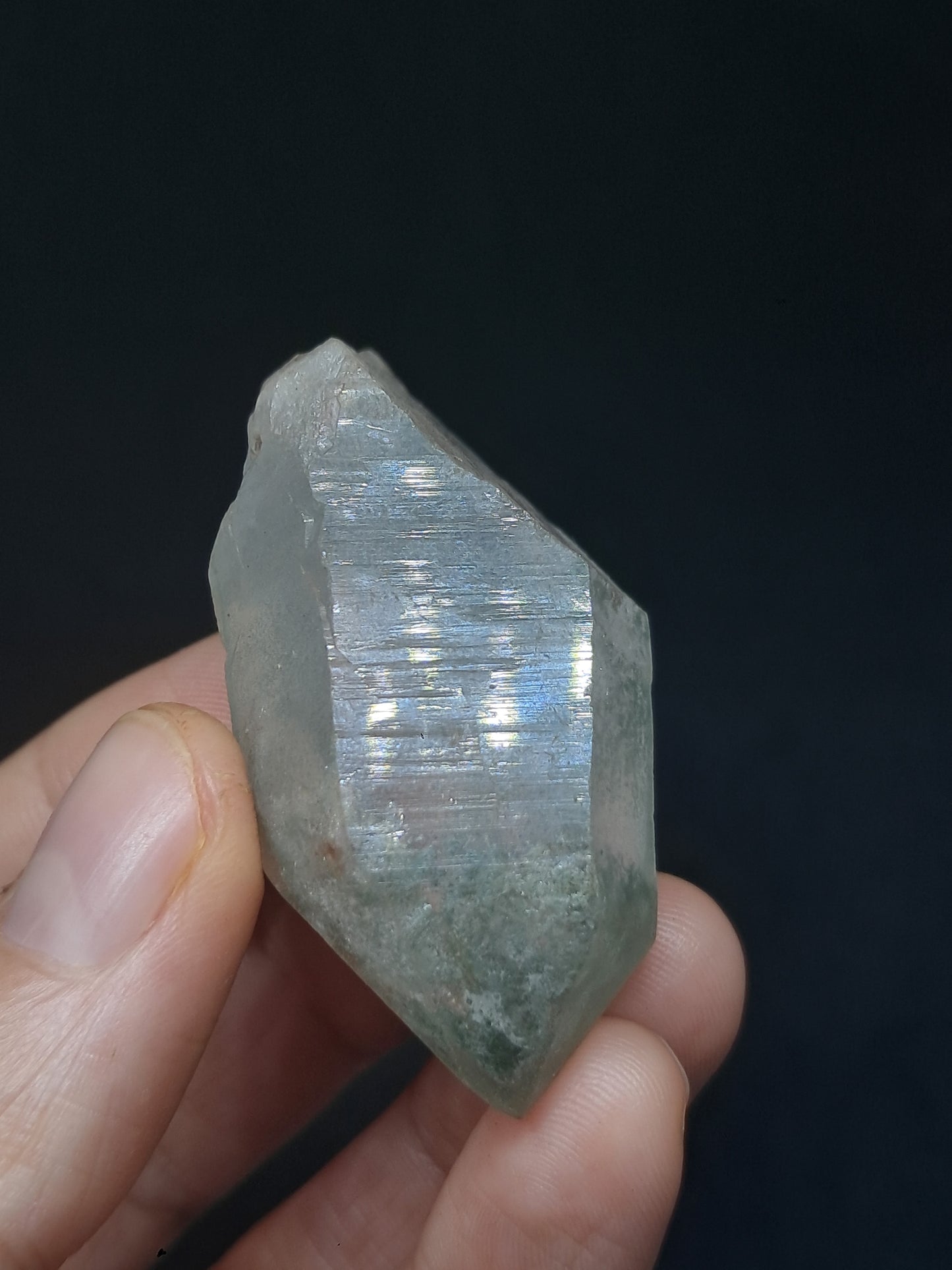 Punta Natural de Cuarzo Fantasma de Clorita (Kullu) | Cristal Chamánico de Jardín #CQ73