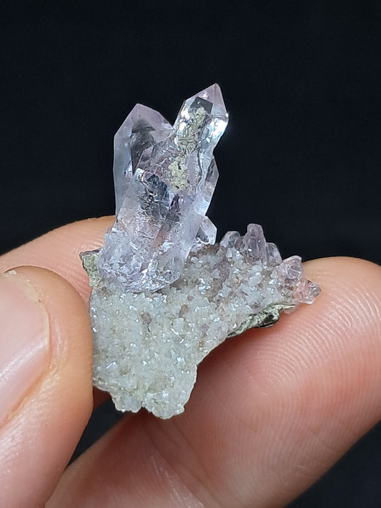 Cúmulo de cetro de amatista sobre base de calcedonia y mica Elestial (Karur) | Cúmulo de cristal | Piedra natural | Ejemplar mineral n.° KA99