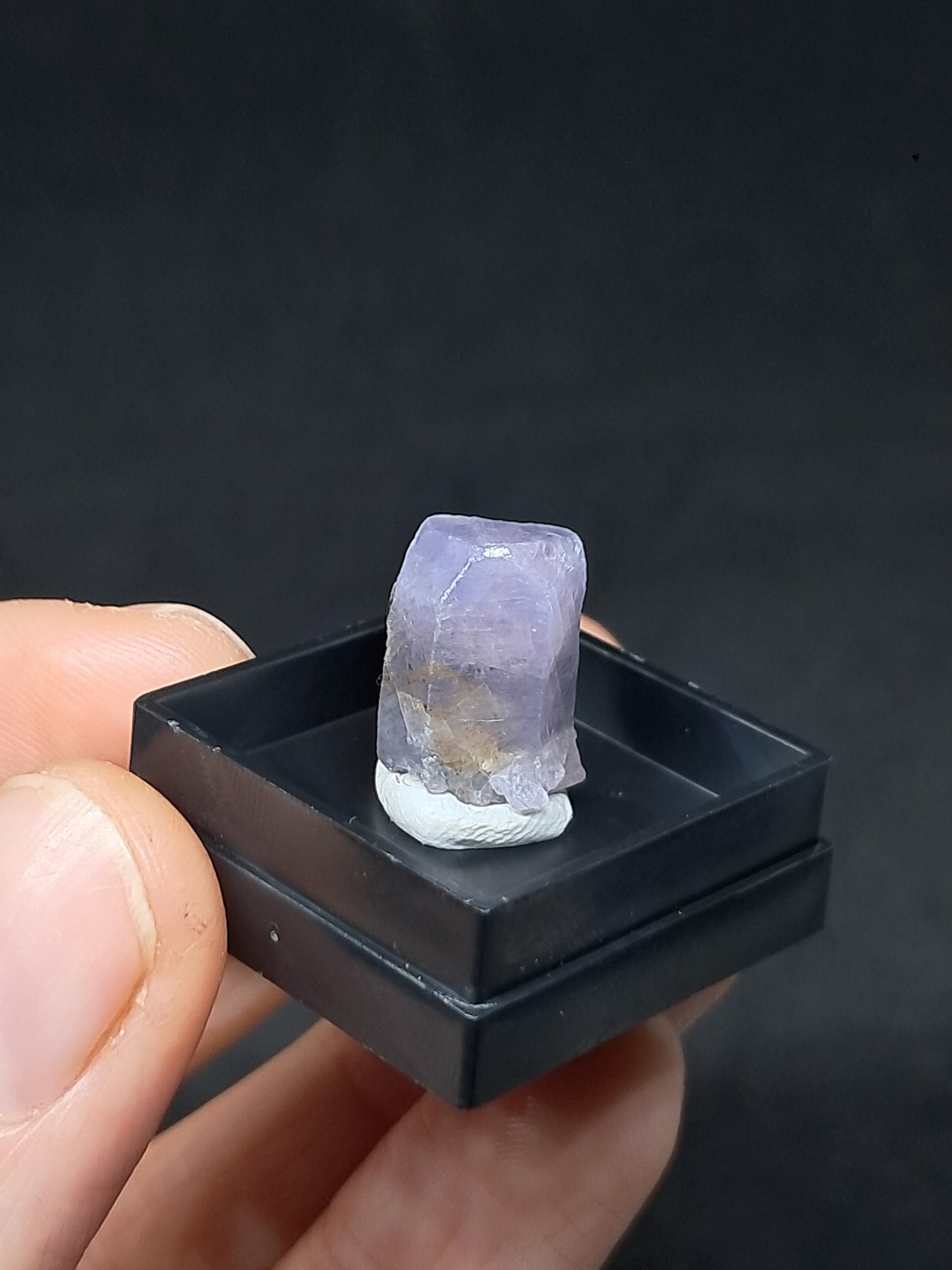 Zafiro natural con grabador (Madagascar), piedra en bruto | Ejemplar mineral n.° SP46