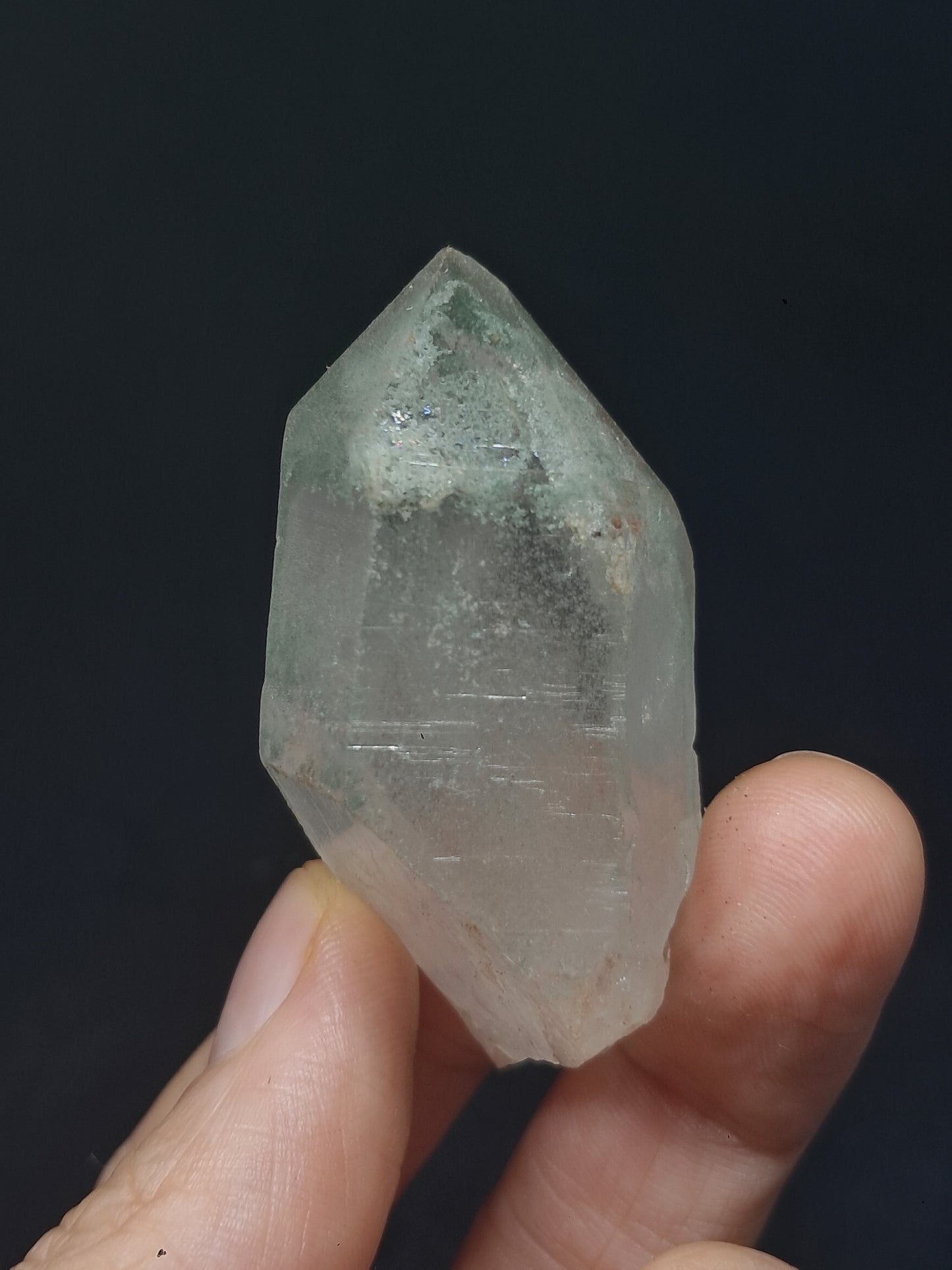 Punta Natural de Cuarzo Fantasma de Clorita (Kullu) | Cristal Chamánico de Jardín #CQ73