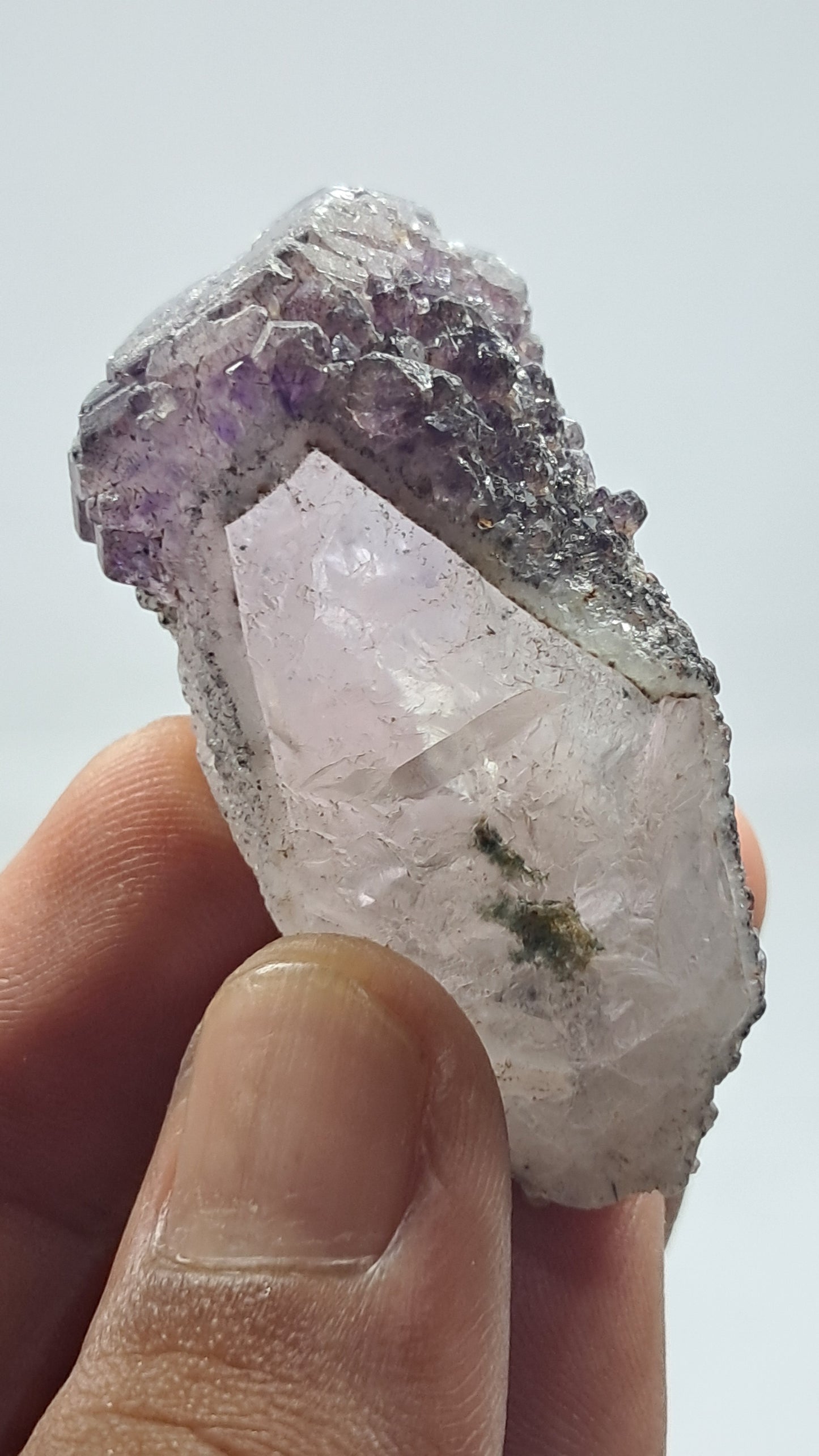 Amatista Elestial sobre Pseudomorfo de Cuarzo | Inclusiones de Hematita Goethita Rutilo | Cristal Natural | Muestra Mineral #KA192