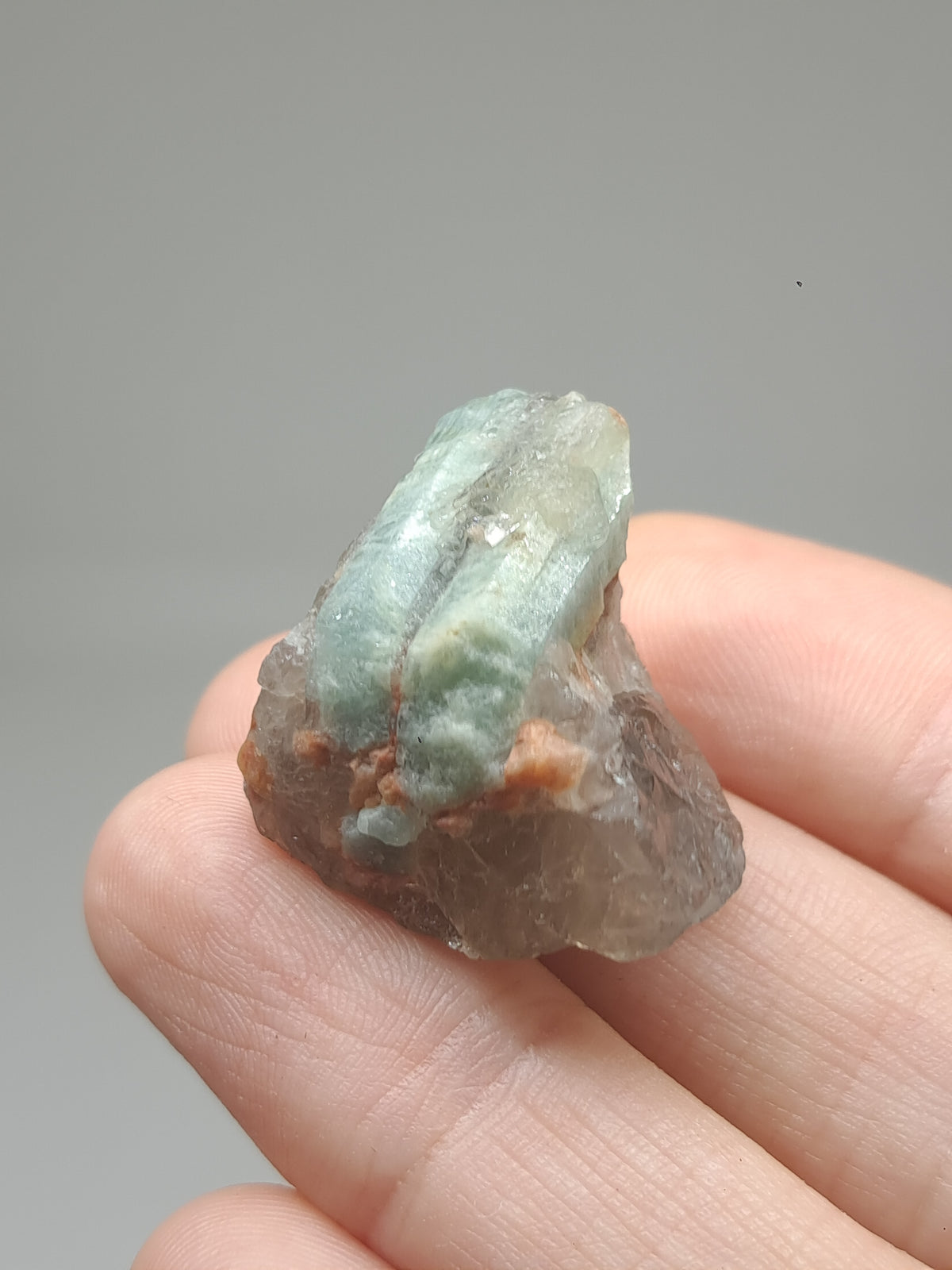 Aguamarina sobre Cuarzo Ahumado (Karur) Cristal Natural en Bruto | Espécimen Mineral #AQM41