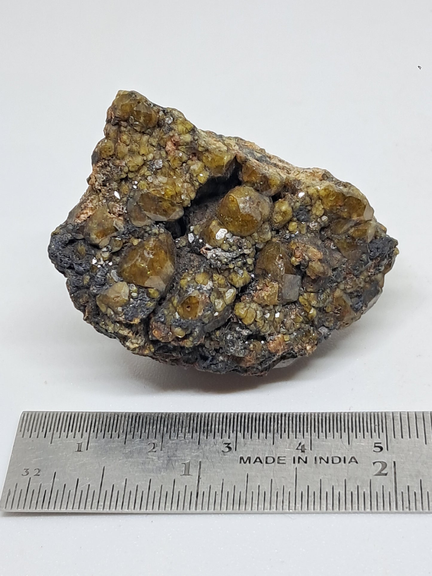 Cúmulo de granate verde en matriz (México) | Cristal en bruto | Ejemplar mineral n.° GR16