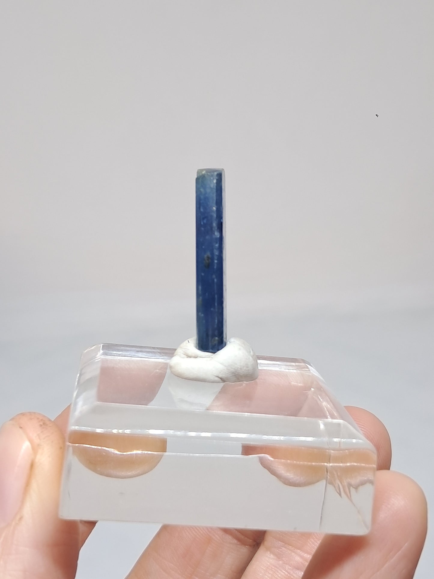 Cianita azul (Nepal) Cristal natural pulido n.° KY15