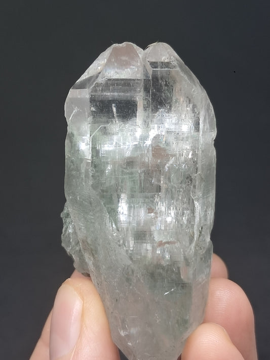 Punta Natural de Cuarzo Clorita (Kullu) | Cristal Chamánico de Jardín #CQ61