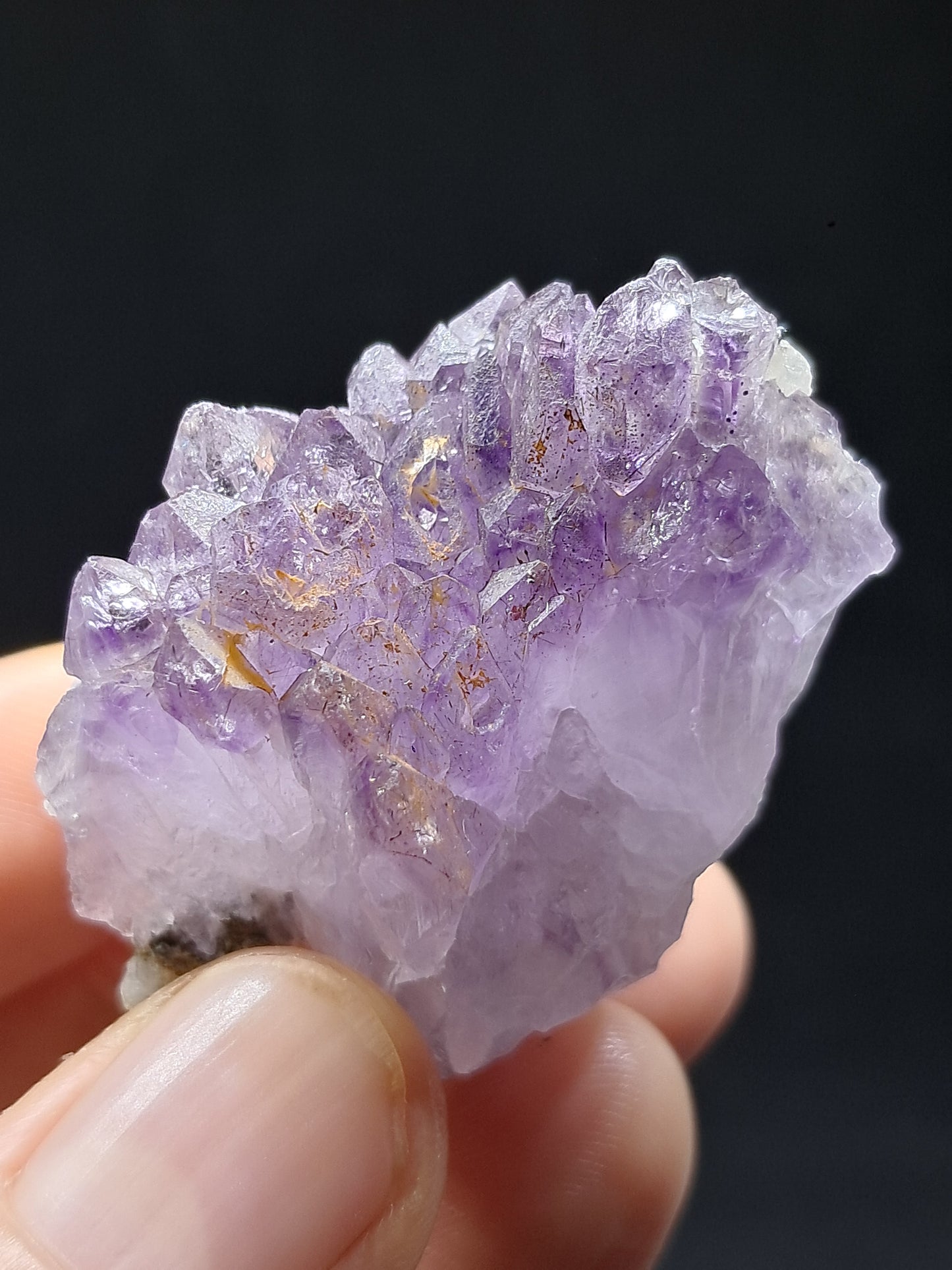 Amatista en racimo con cristal de hematita (karur) y cuarzo morado | Piedra natural | Ejemplar mineral n.° KA89