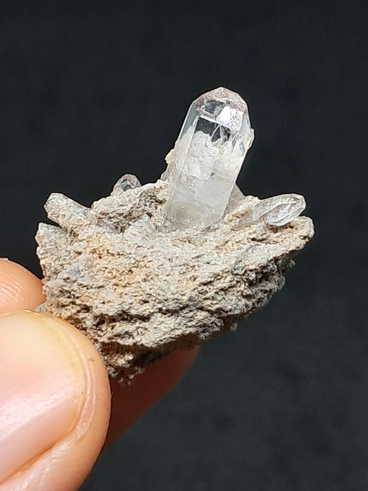 Cristal de topacio blanco natural en matriz (México), piedra preciosa rara | Ejemplar mineral n.° TPZ4