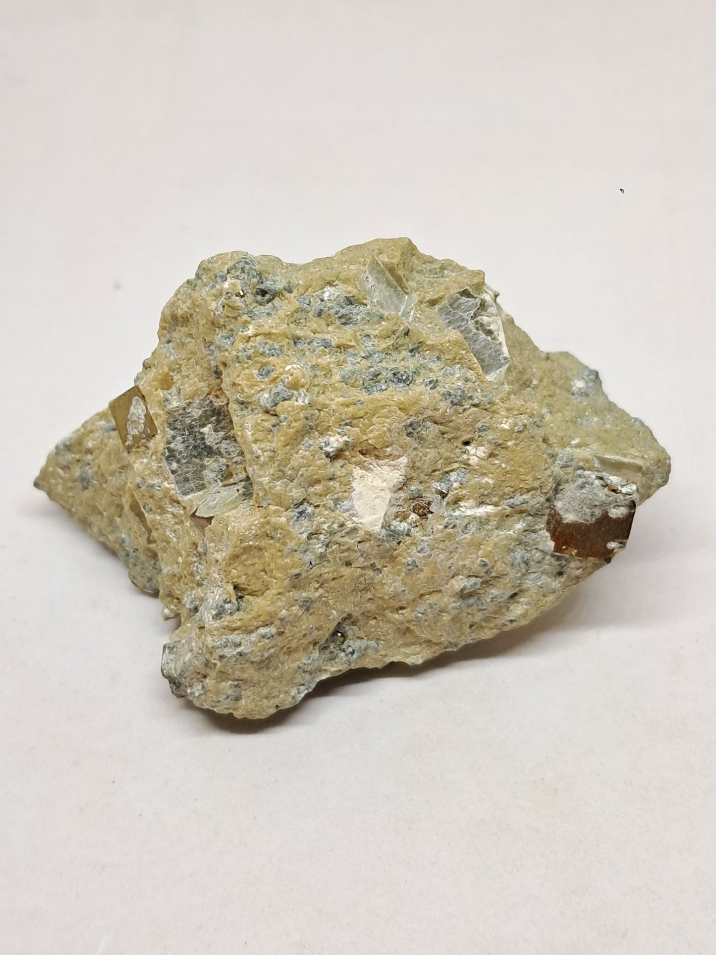 Cubos de pirita en matriz (España) Cristal natural | Ejemplar mineral n.° PR15