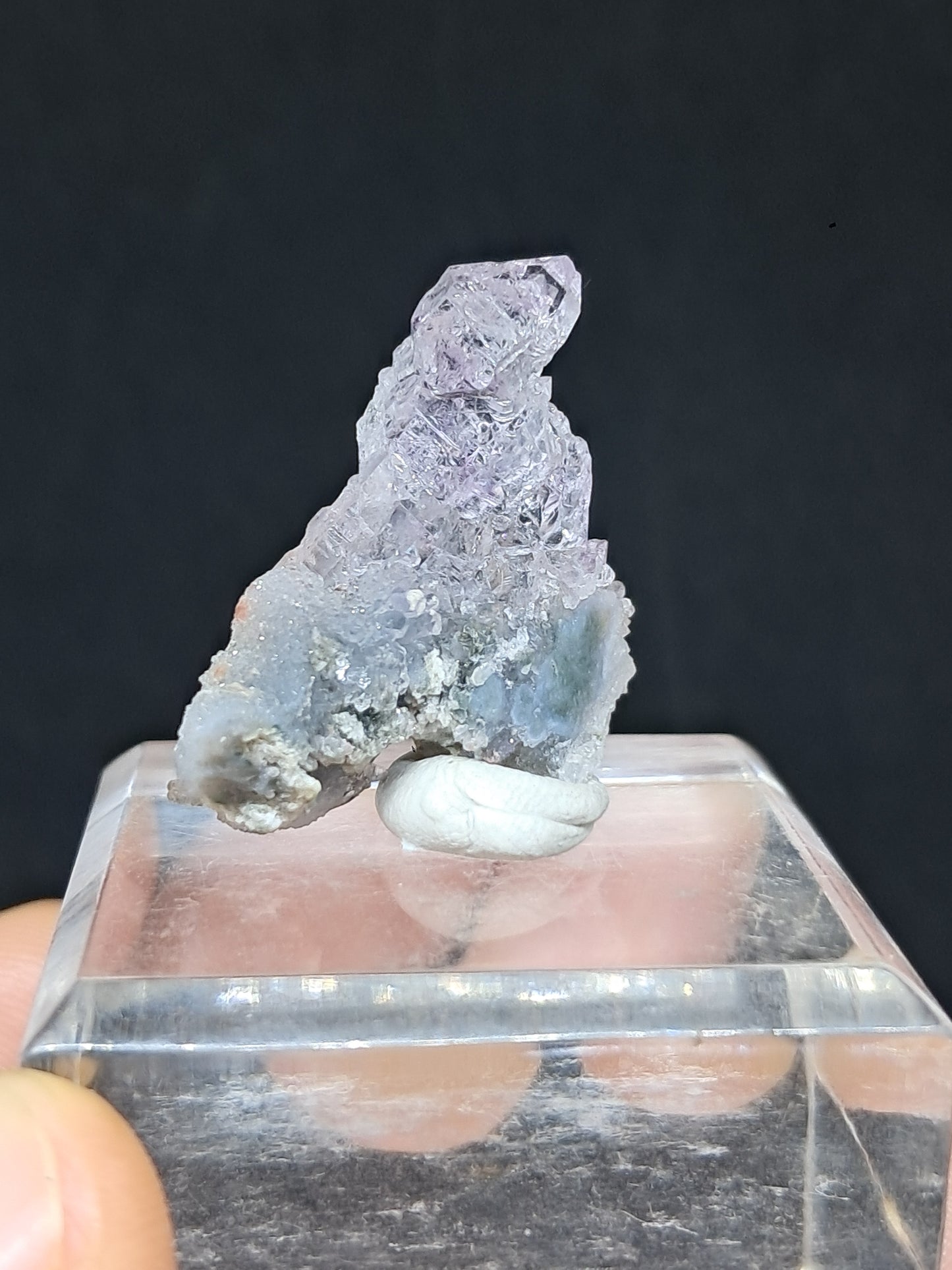 Cúmulo de cetro de amatista sobre matriz de calcedonia (Karur) | Piedra natural | Ejemplar mineral n.° KA71