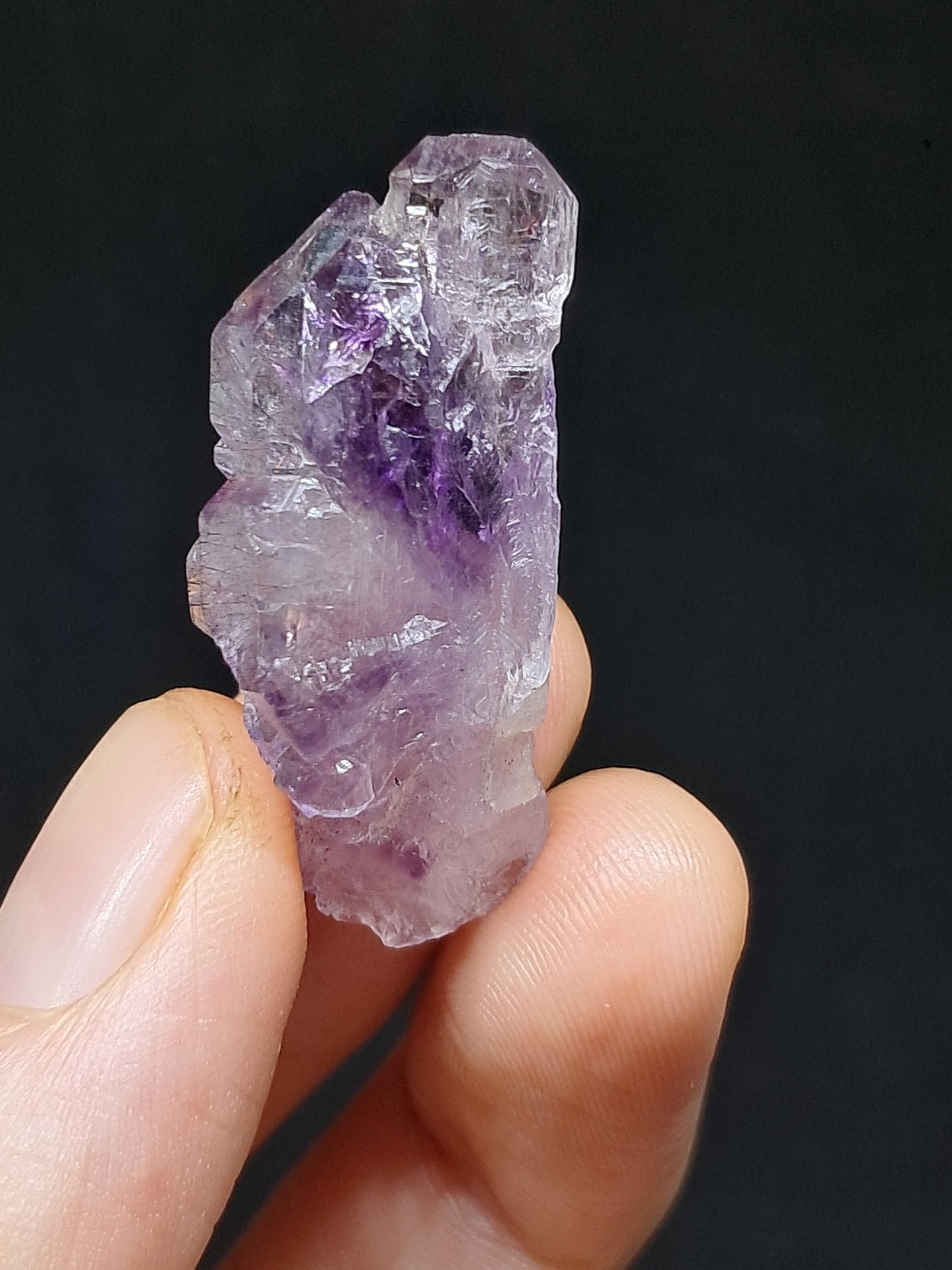 Amatista Elestial con inclusiones "Super Seven" (Karur) | Cristal en bruto | Piedra natural | Ejemplar mineral n.° KA138
