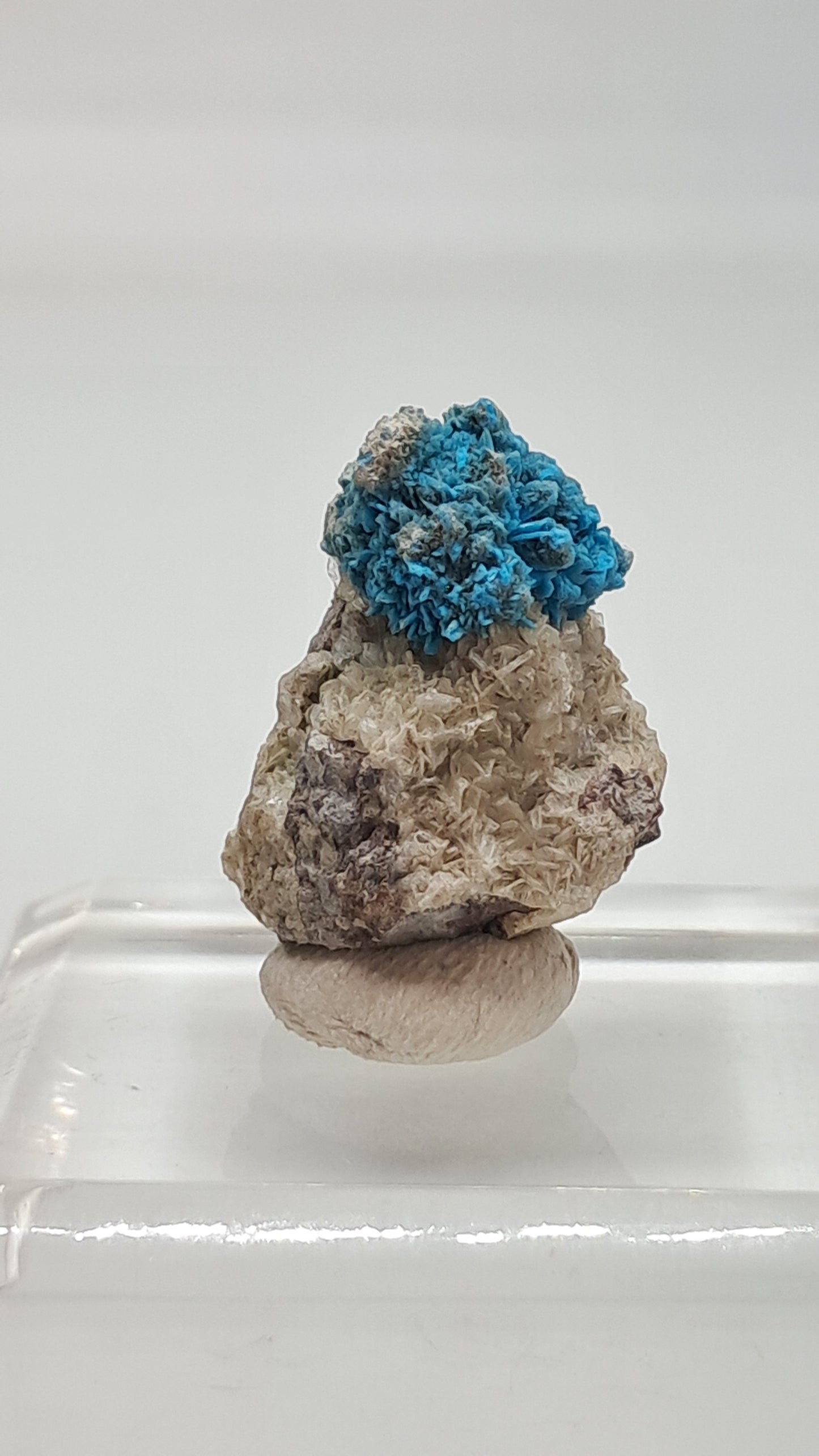 Pentagonita en matriz de Heulandita (Wagholi) Cristal en bruto | Piedra natural | Ejemplar de mineral raro #CV70