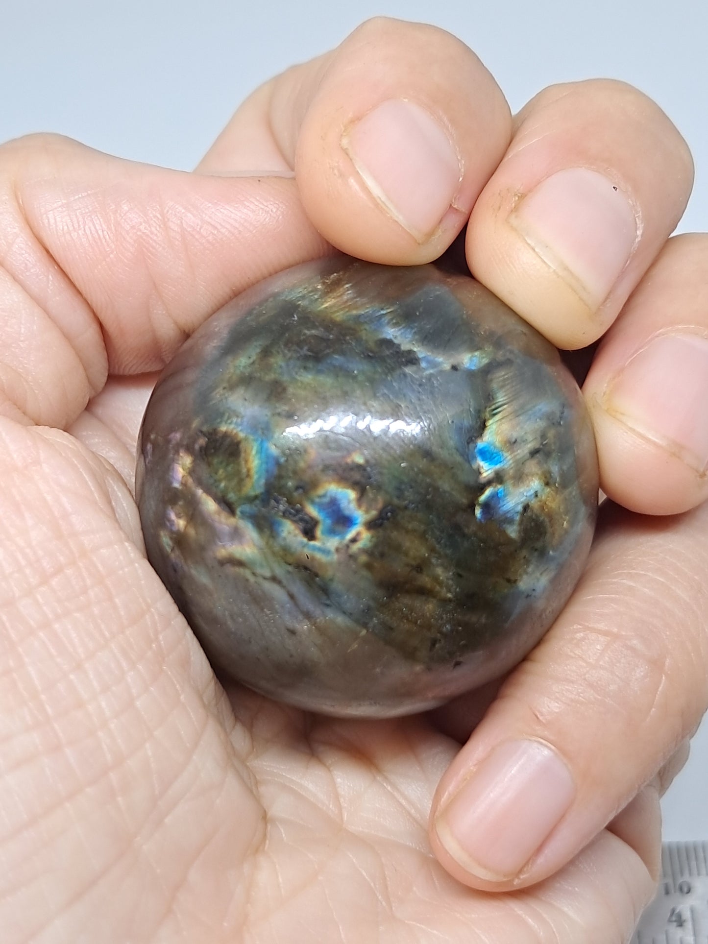 Esfera de labradorita (Madagascar) | Fogonazo intenso | Piedra pulida #LB12