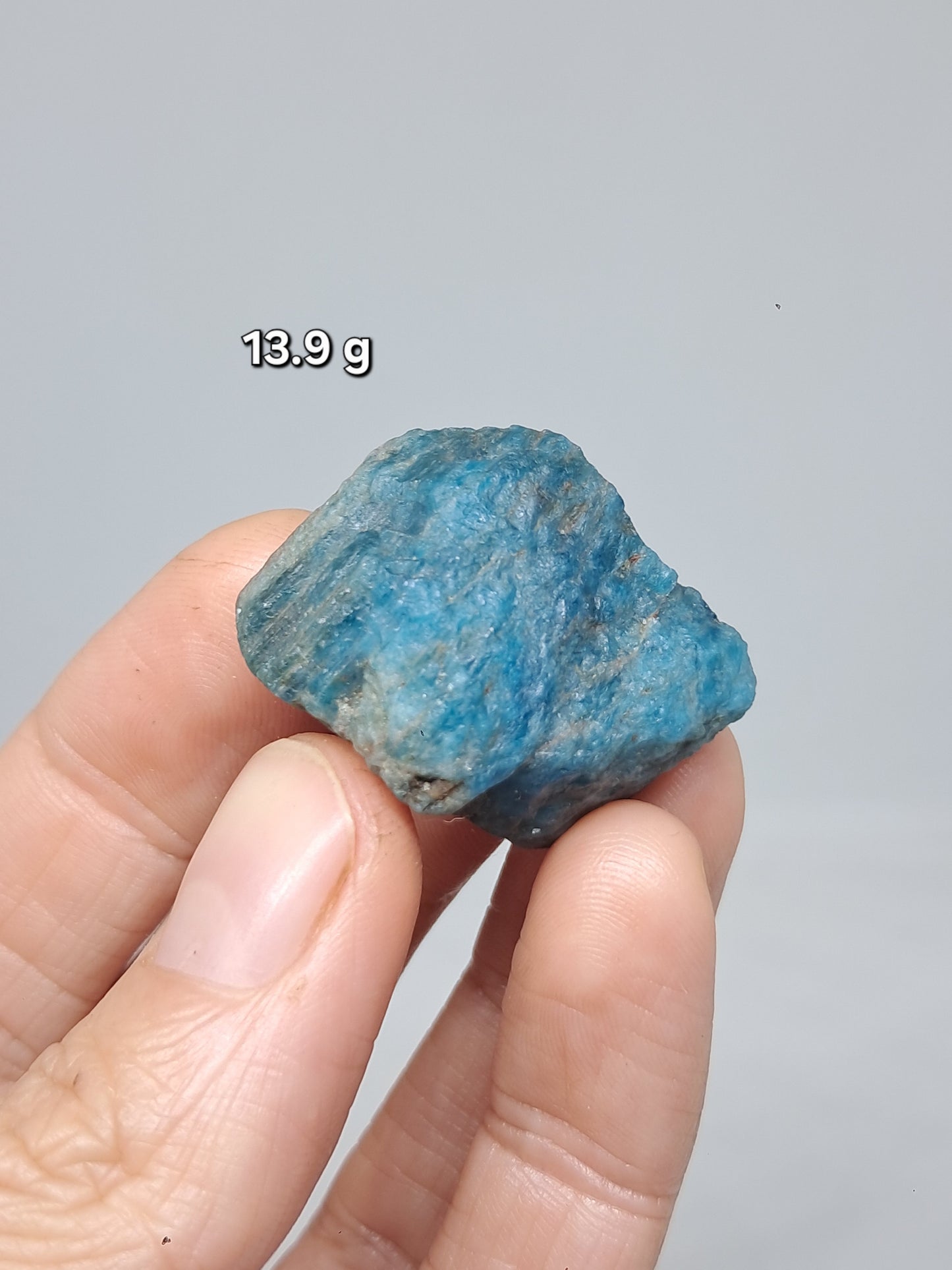 Apatita azul cristalina en bruto (Madagascar) Piedra natural n.° AP6