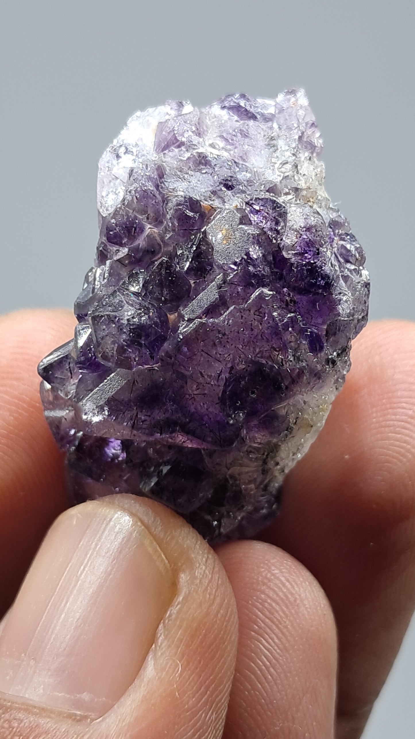 Amatista Elestial Morado Oscuro | Inclusiones de Hematita Goethita Rutilo | Cristal Natural | Espécimen Mineral #KA202