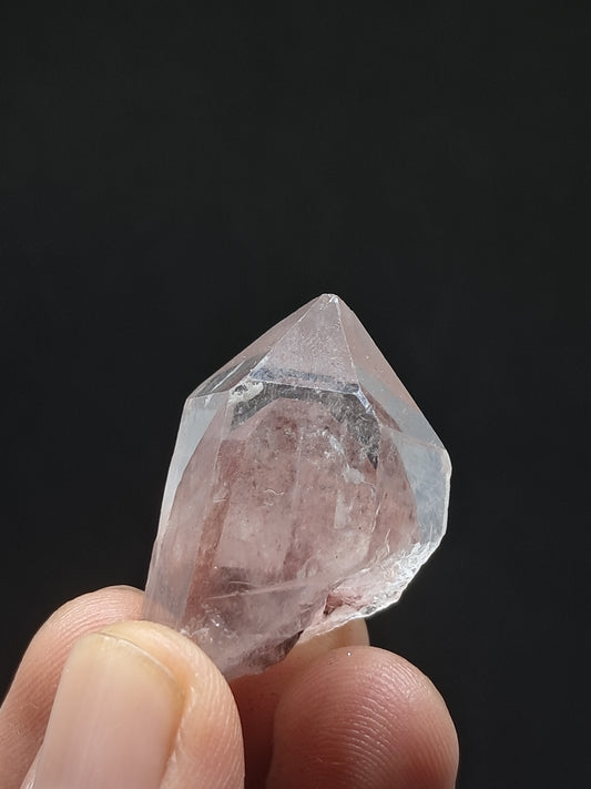 Punta de cristal natural de cuarzo fantasma hematita (Telangana) | Ejemplar mineral n.° HPQ35