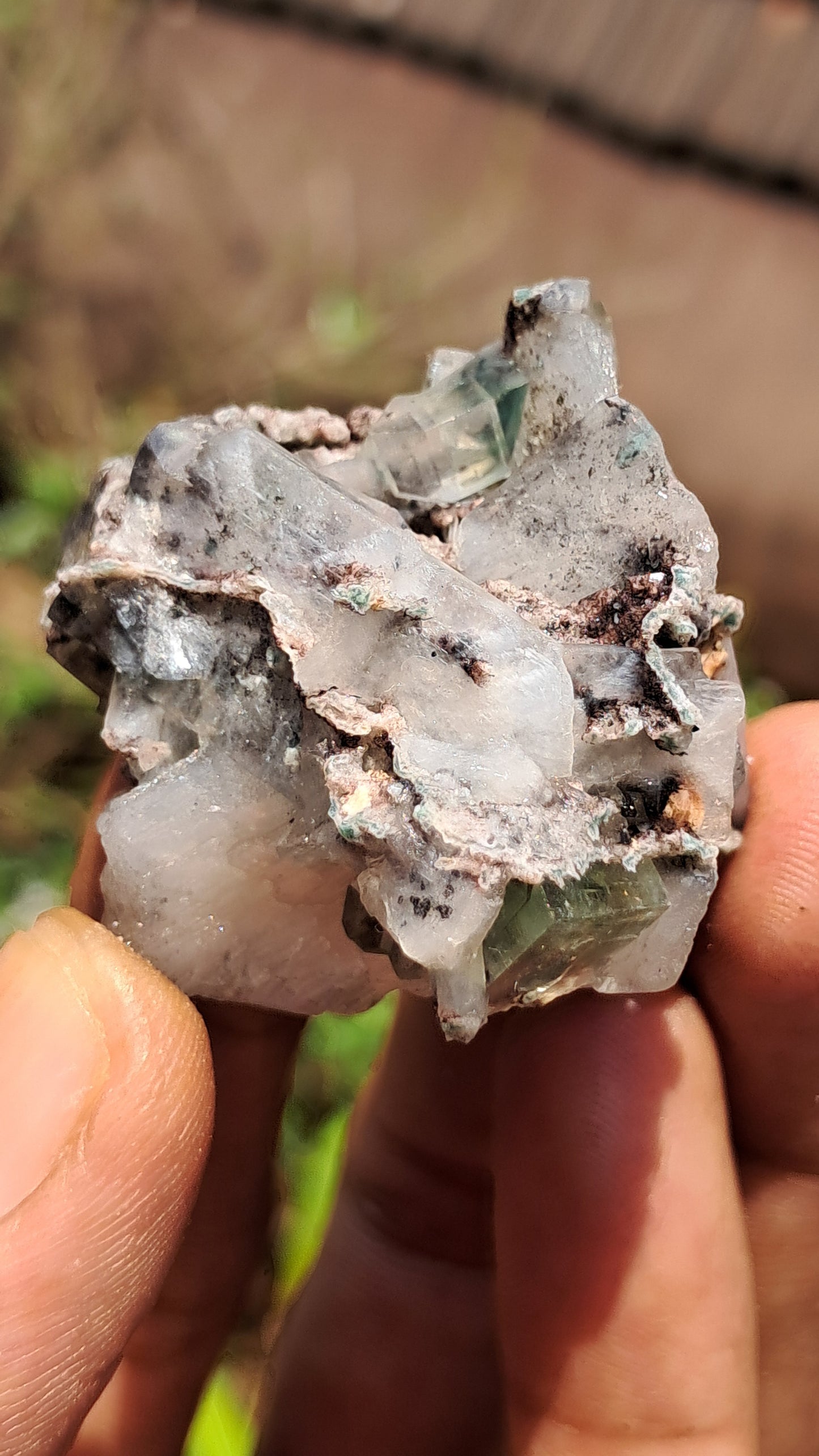 Apofilita Verde (Fluorapofilita) con Estilbita Blanca sobre Matriz (Ajanta) Cristal Natural | Muestra Mineral #GA23