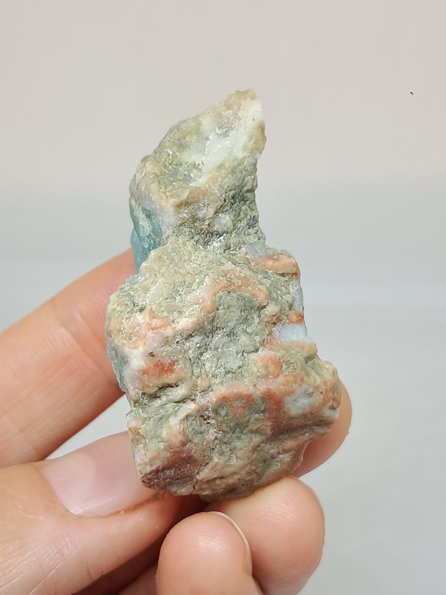 Trozo de Larimar (República Dominicana) en bruto | Roca natural n.° LM22