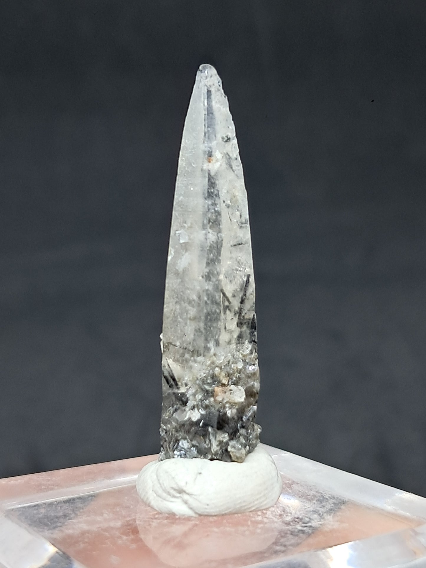 Punta de cristal de cuarzo turmalinado (karur), piedra natural | Ejemplar mineral n.° TQ27
