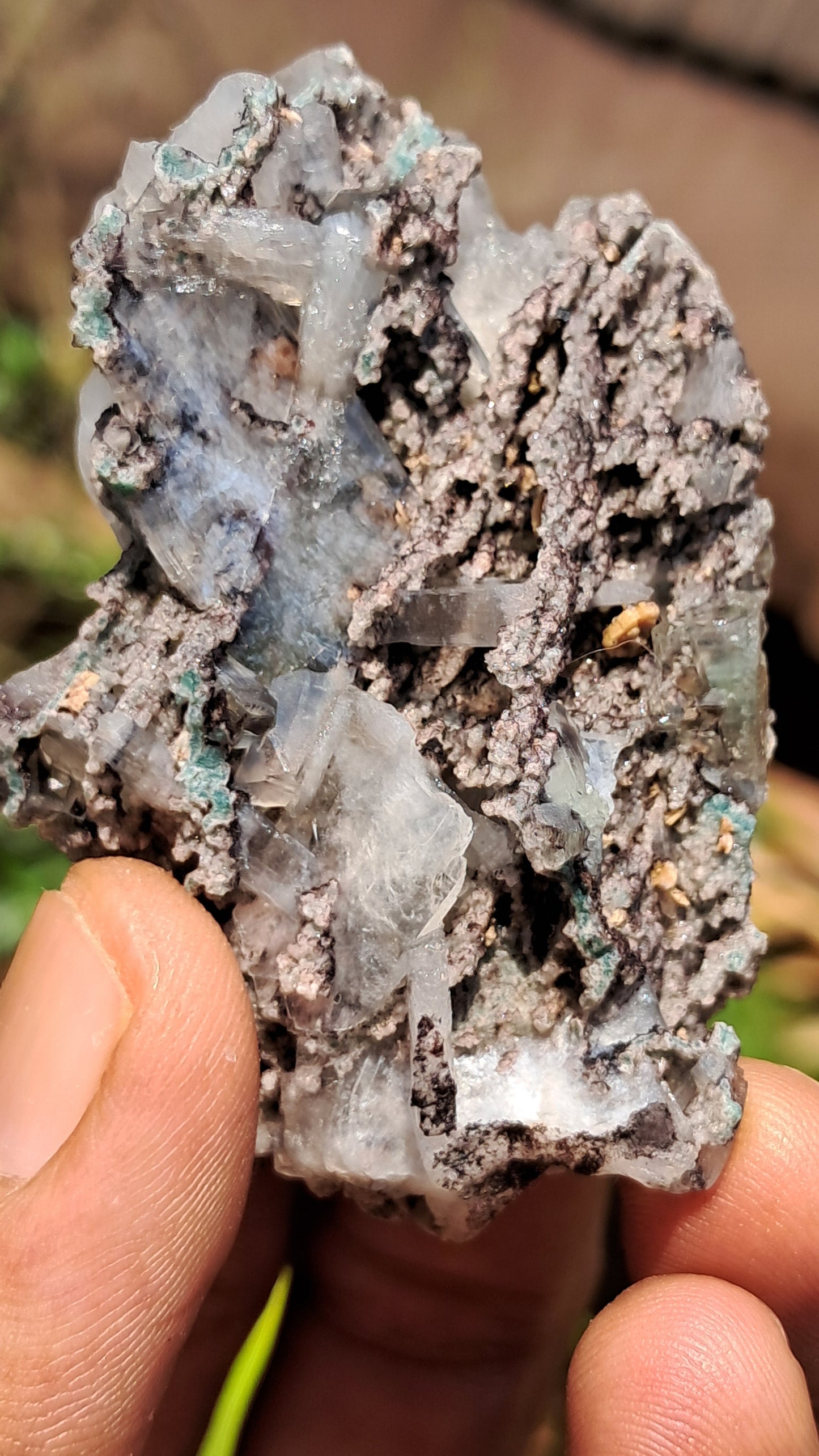 Apofilita verde (Fluorapofilita) en matriz (Ajanta) Cristal natural | Muestra mineral #GA22