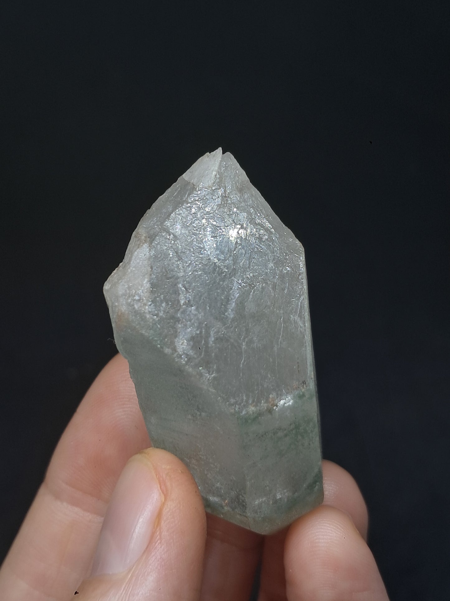 Punta Natural de Cuarzo Fantasma de Clorita (Kullu) | Cristal Chamánico de Jardín #CQ73