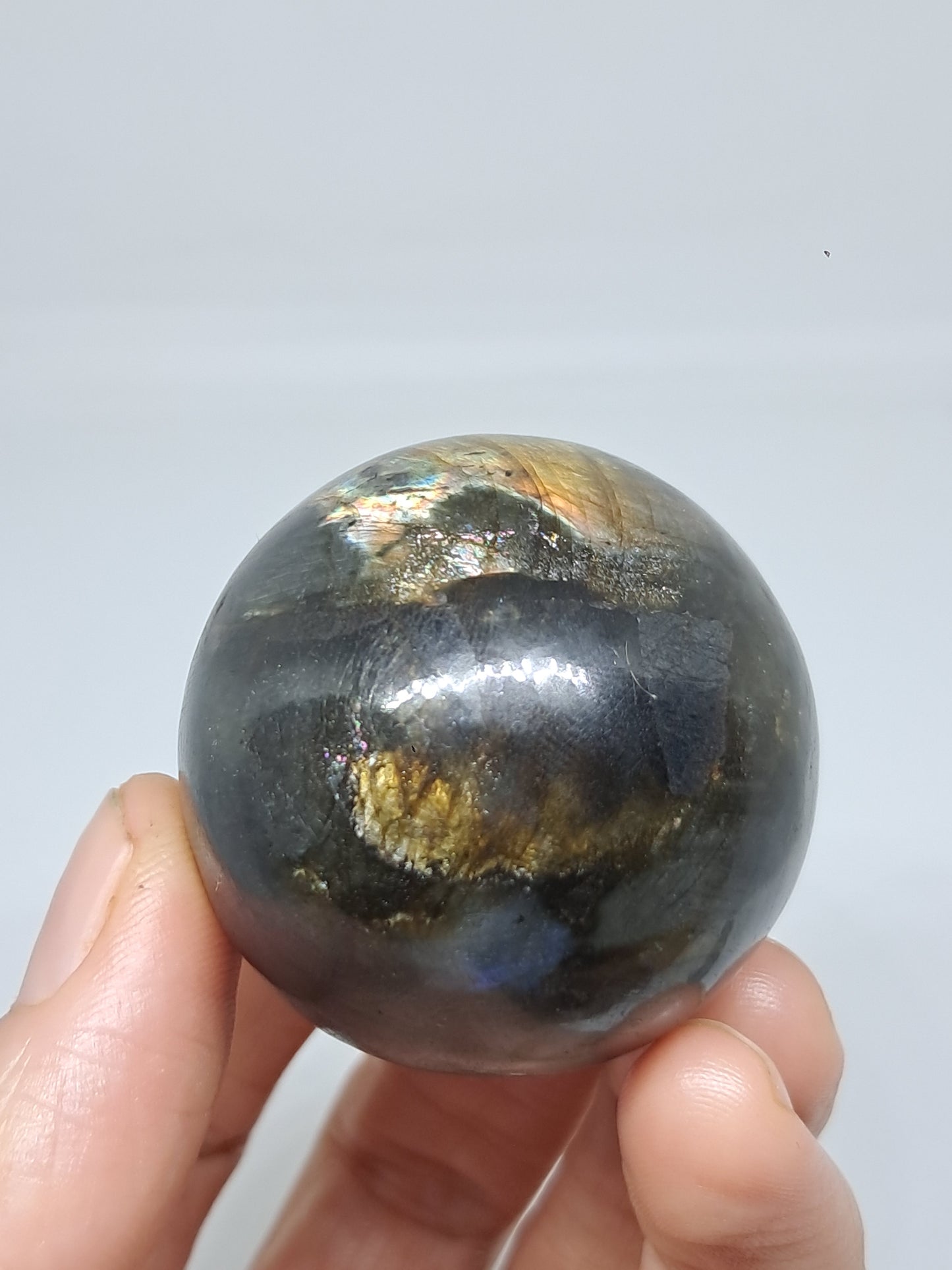Esfera de labradorita (Madagascar) | Fogonazo intenso | Piedra pulida #LB12