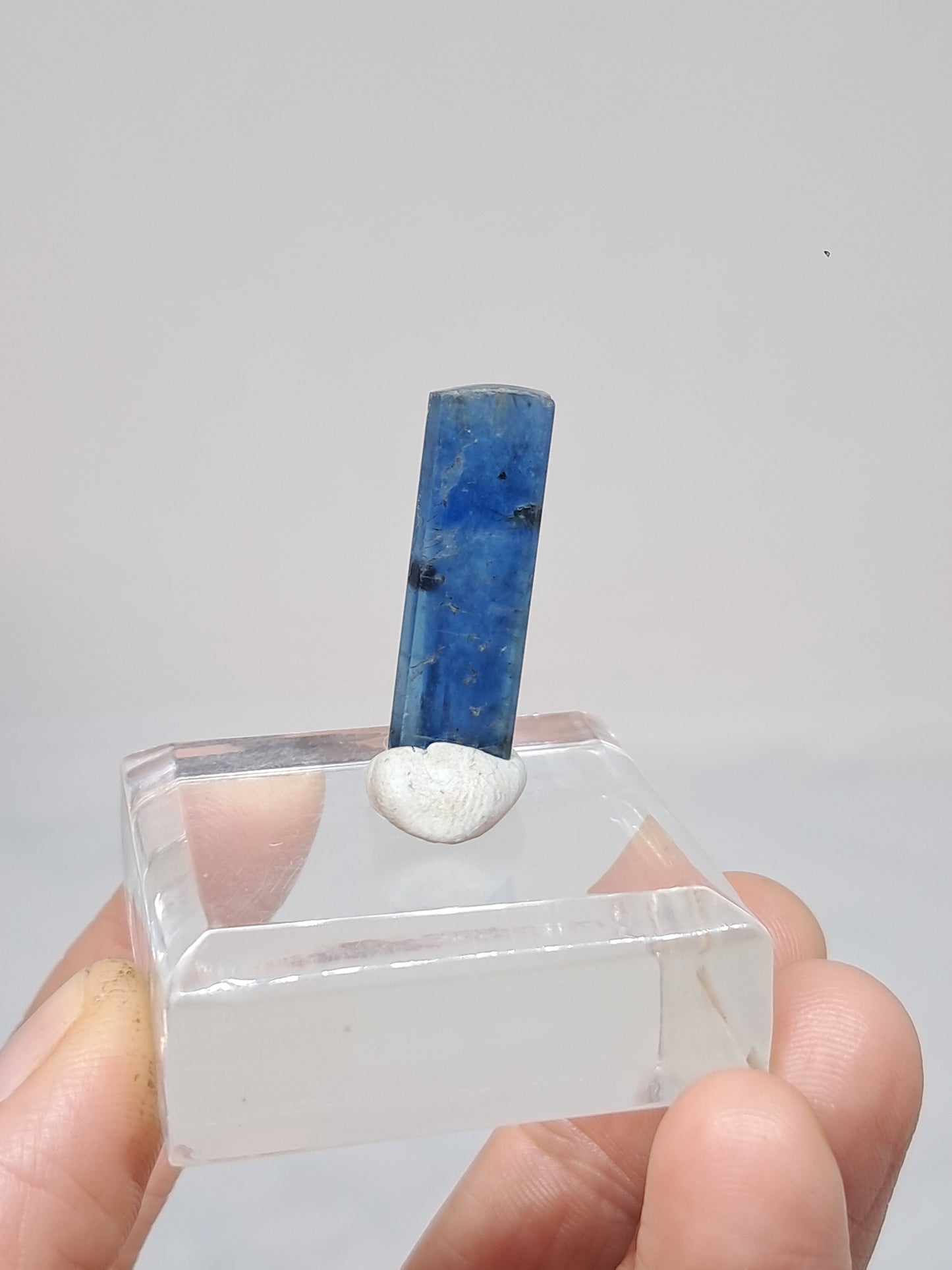 Cianita azul (Nepal) Cristal natural pulido n.° KY15