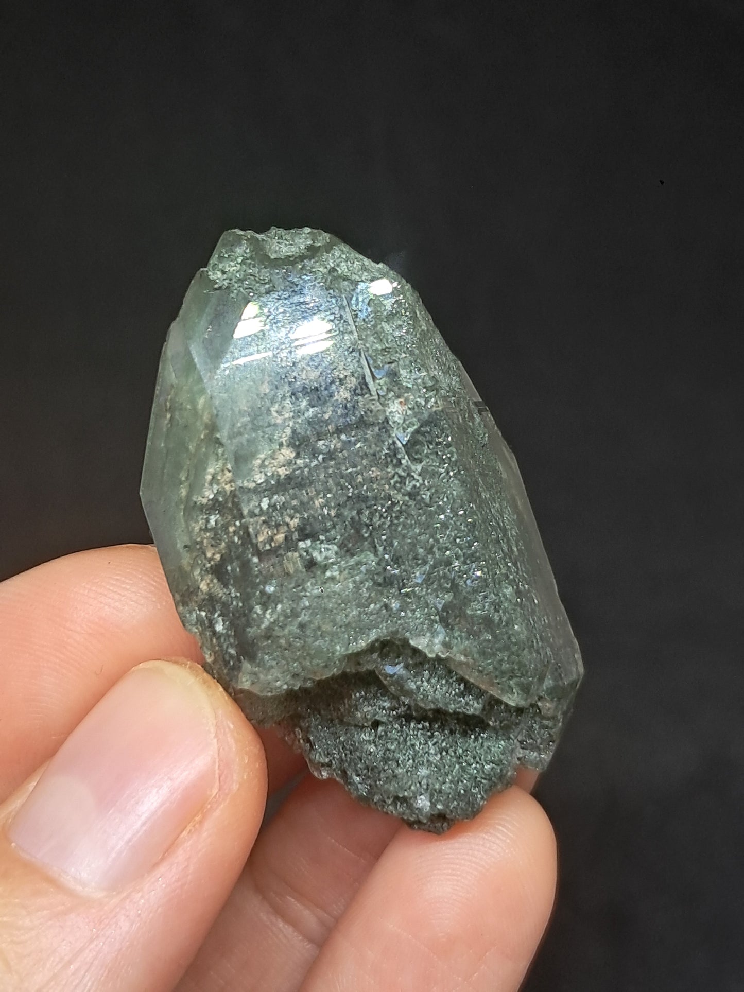 Punta de Cuarzo Clorita sobre Drusa de Cuarzo con Hematita (piedra natural no preciosa) #CQ6