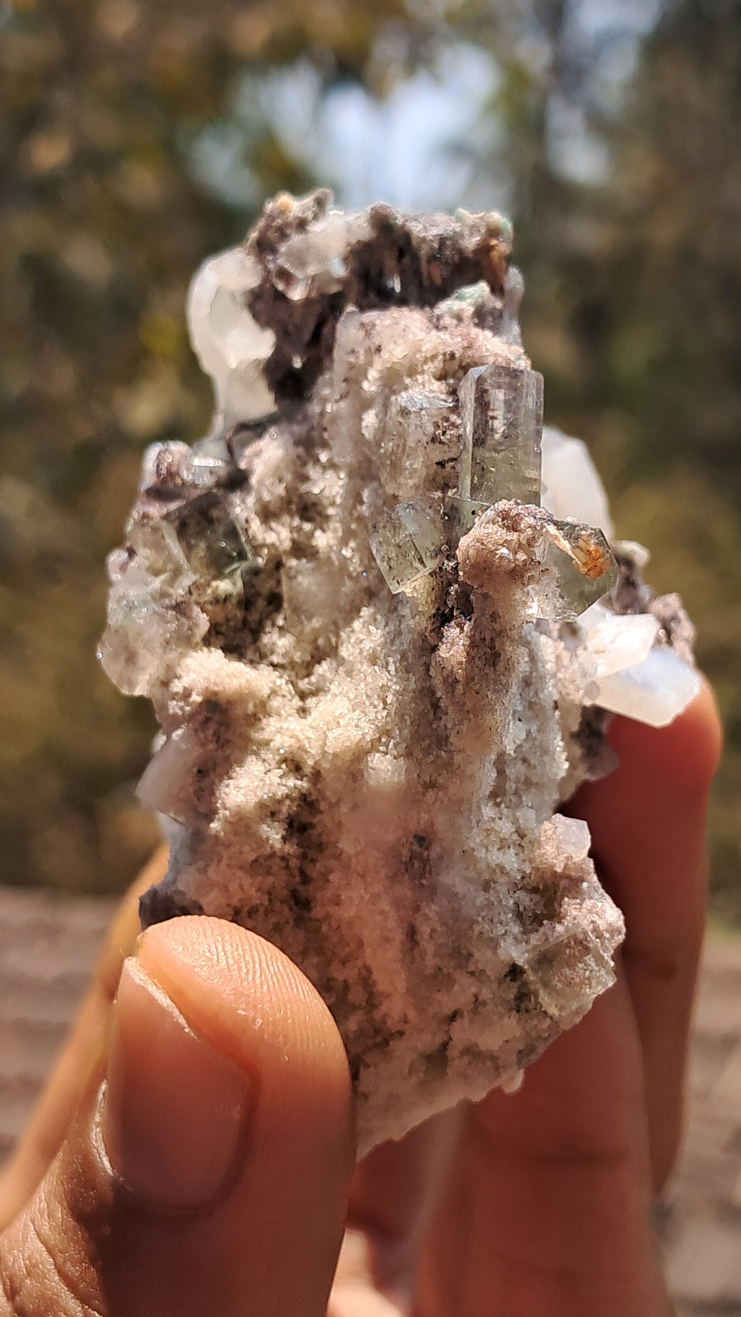 Apofilita Verde (Fluorapofilita) con Estilbita en Matriz (Ajanta) Cristal Natural | Muestra Mineral #GA16