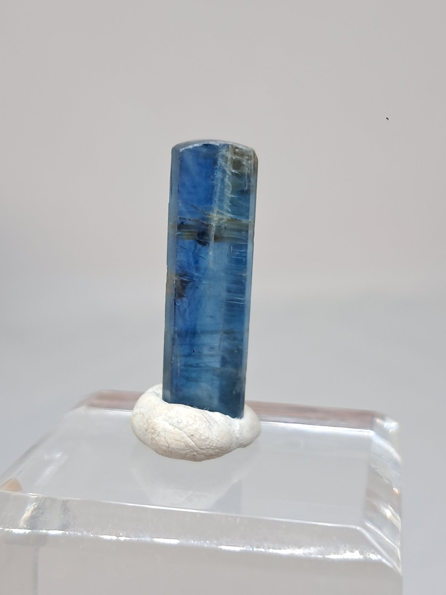 Cianita azul (Nepal) Cristal natural pulido n.° KY14