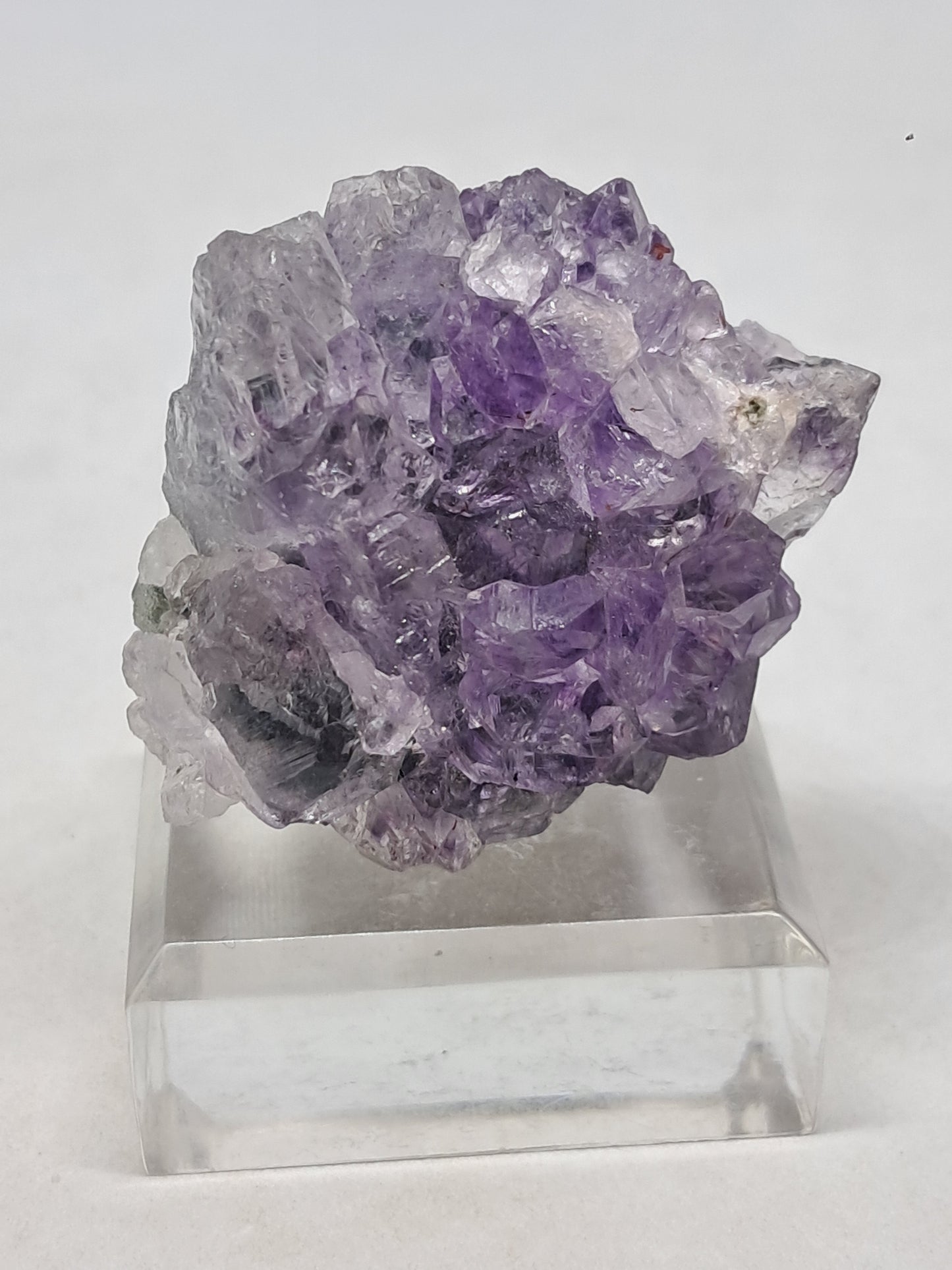 Amatista Elestial sobre matriz de hematita, goethita y calcedonia (Karur) | Cúmulo de cristales | Piedra natural | Ejemplar mineral n.° KA98