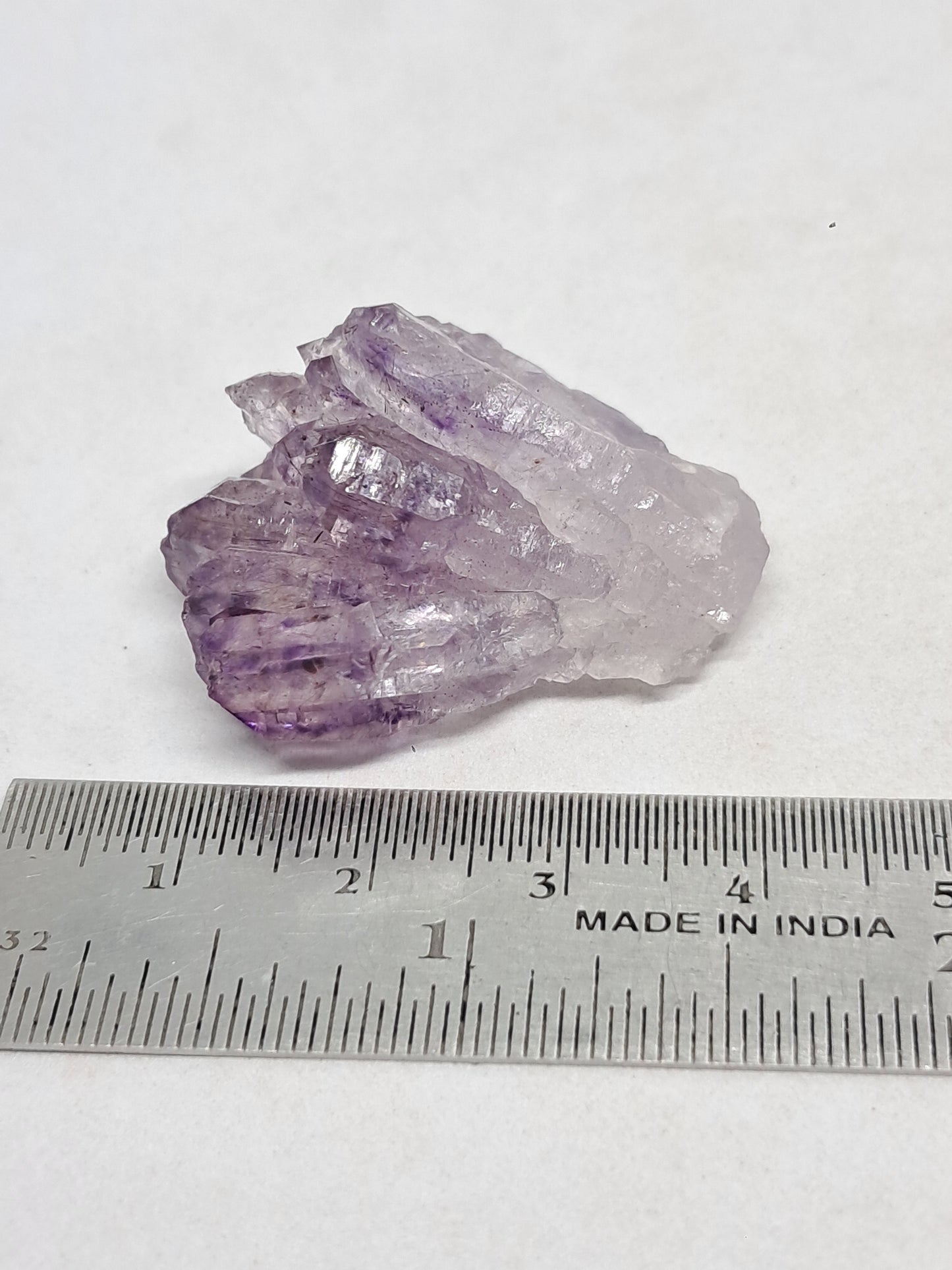 Cúmulo de cetro de amatista con rutilo y arcoíris (Karur) | Piedra natural | Ejemplar mineral n.° KA81