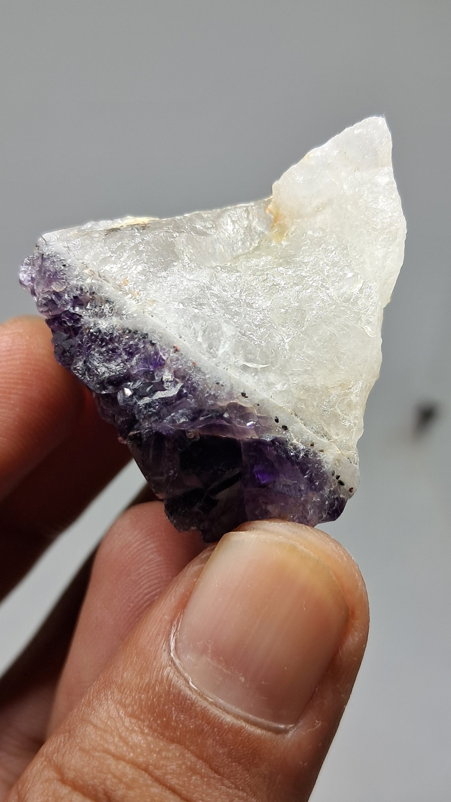 Amatista Elestial Morado Profundo | Inclusiones de Hematita Goethita Rutilo | Cristal Natural | Espécimen Mineral #KA198
