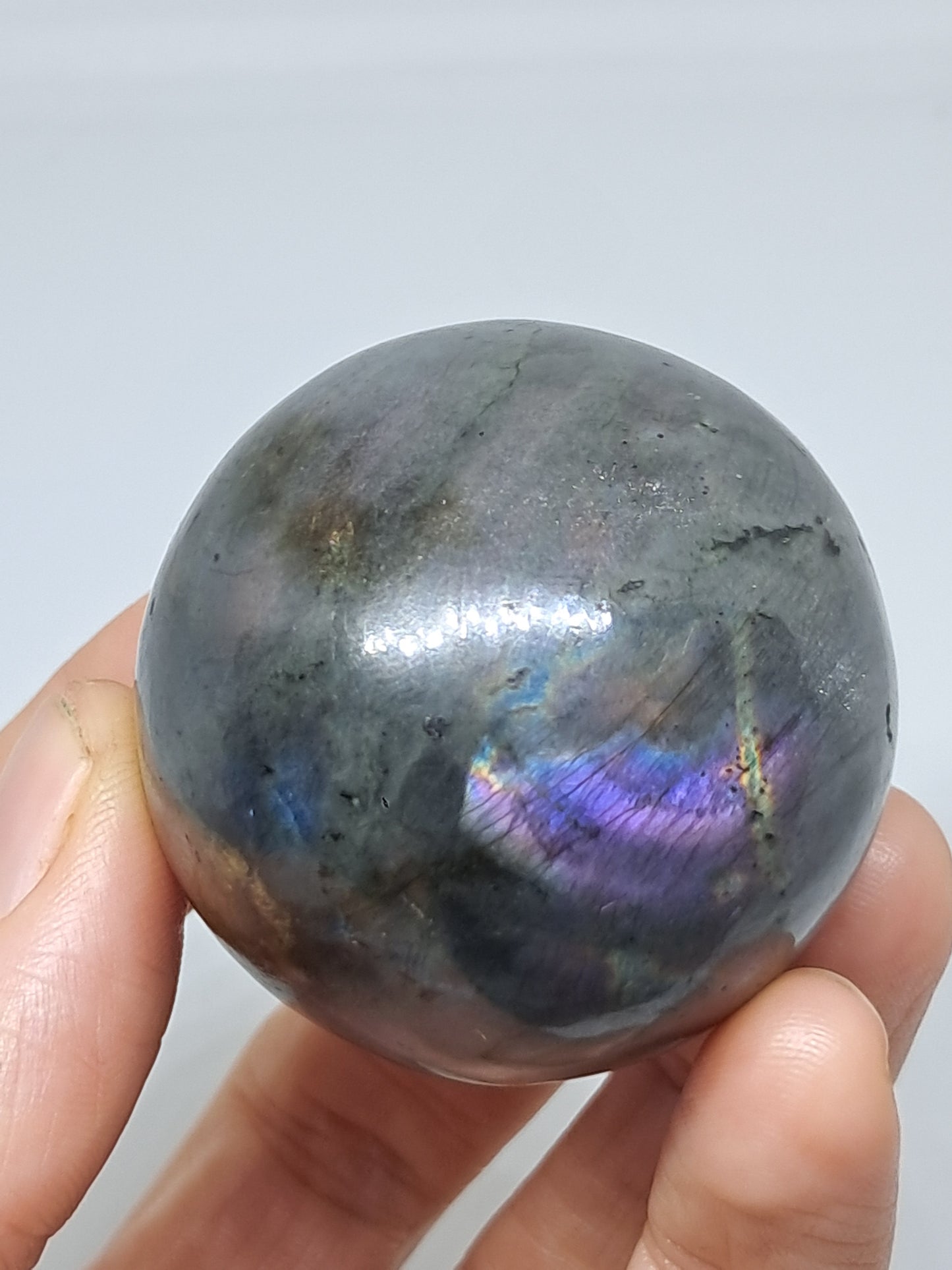 Esfera de labradorita (Madagascar) | Destellos rosas y morados | Piedra pulida #LB10