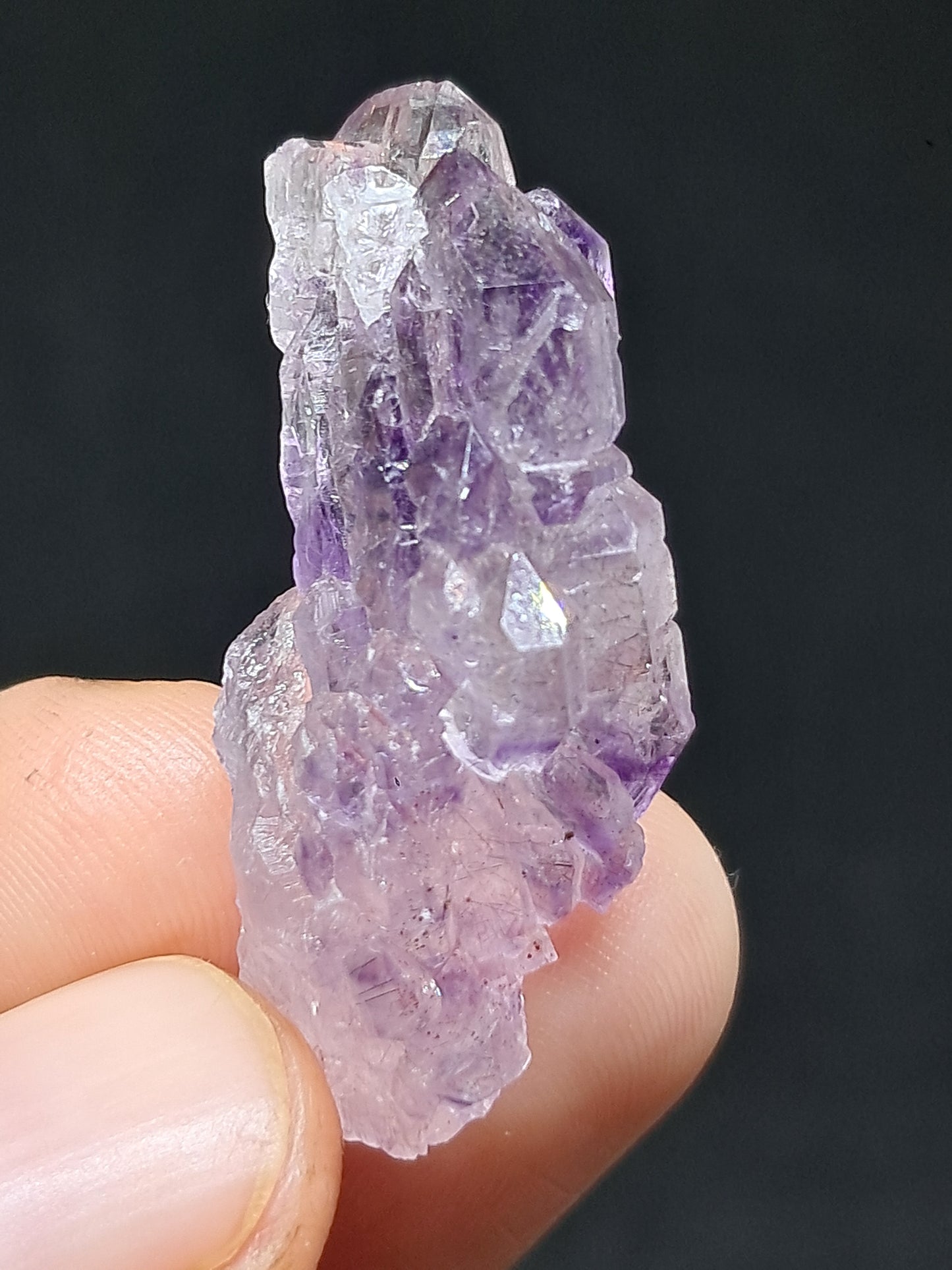 Amatista Elestial con inclusiones "Super Seven" (Karur) | Cristal en bruto | Piedra natural | Ejemplar mineral n.° KA138