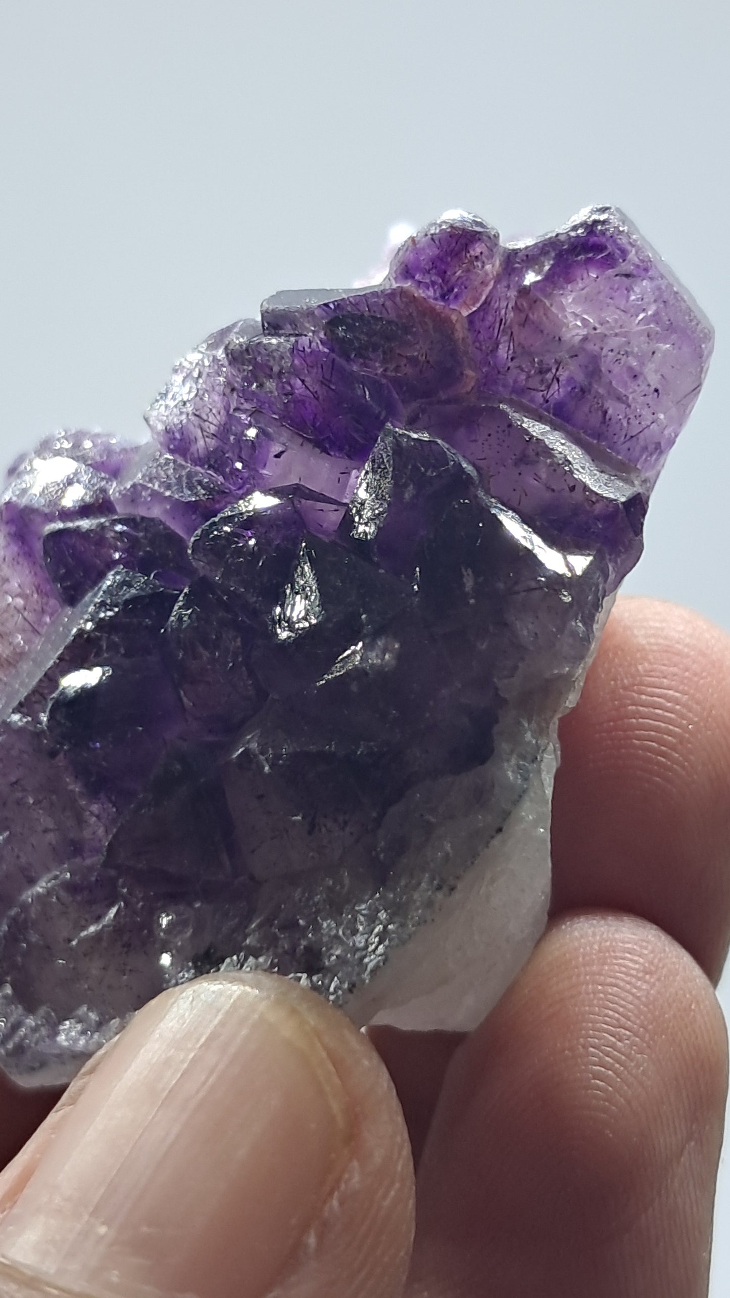 Amatista Elestial Morada Oscura sobre Cuarzo | Inclusiones de Hematita Goethita Rutilo | Cristal Natural | Muestra Mineral #KA193