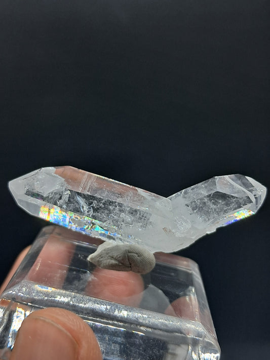 Punta natural de cuarzo transparente entrecruzado (Santander, Colombia) | Ejemplar mineral n.° COQ8