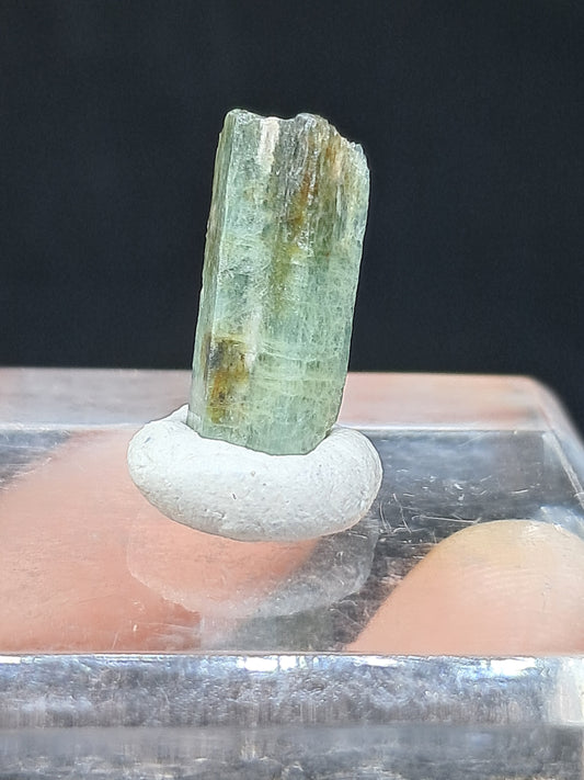 Aguamarina (Karur) Cristal hexagonal en bruto | Ejemplar mineral n.° AQM21