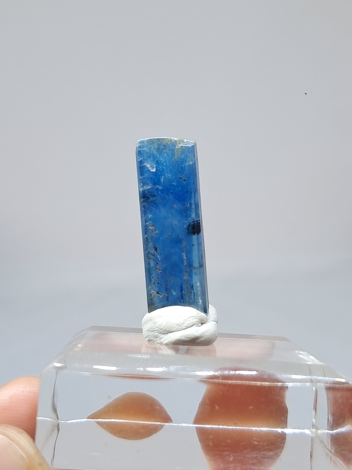 Cianita azul (Nepal) Cristal natural pulido n.° KY15