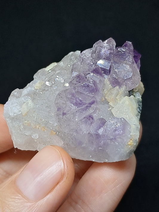Amatista Elestial sobre cuarzo con feldespato (Karur) | Aglomerado de cristales en bruto | Piedra natural | Ejemplar mineral n.° KA125