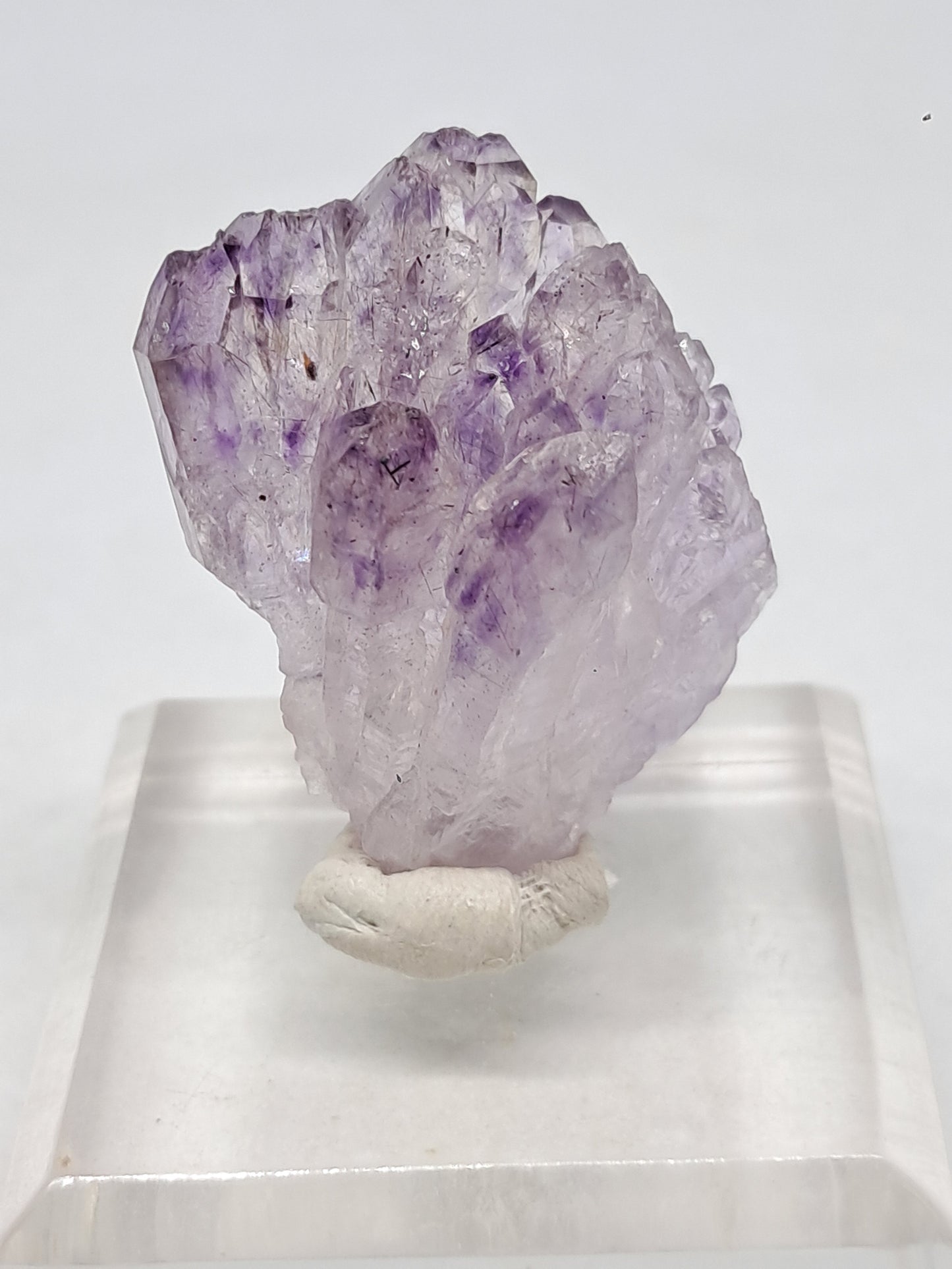 Cúmulo de cetro de amatista con rutilo y arcoíris (Karur) | Piedra natural | Ejemplar mineral n.° KA81