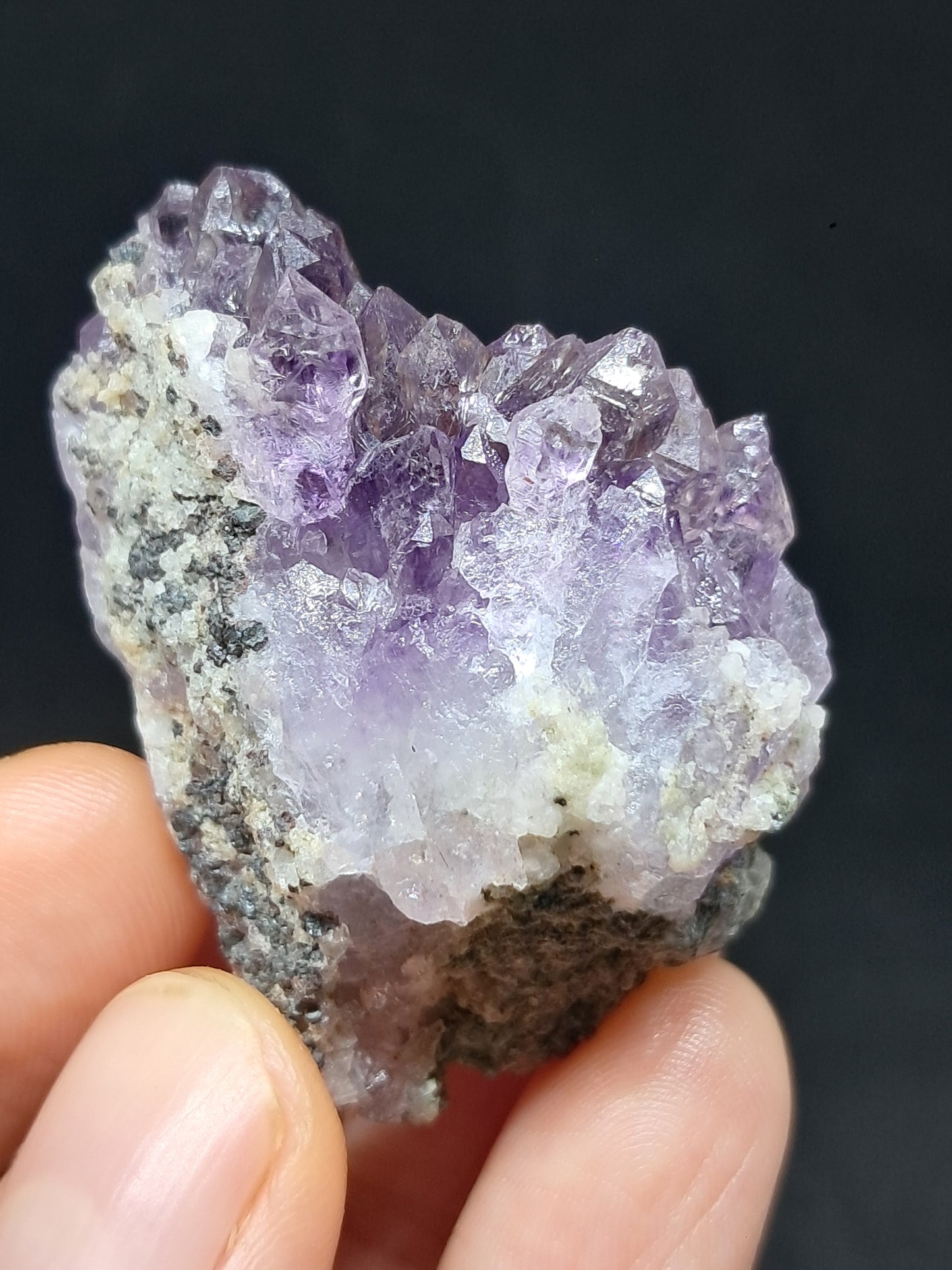 Amatista en racimo con cristal de hematita (karur) y cuarzo morado | Piedra natural | Ejemplar mineral n.° KA89