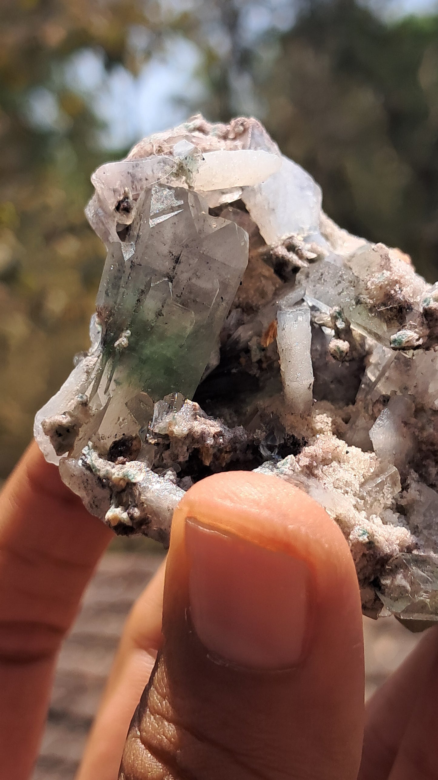 Apofilita Verde (Fluorapofilita) con Estilbita en Matriz (Ajanta) Cristal Natural | Muestra Mineral #GA16