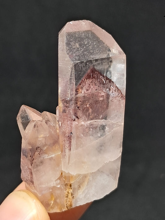 Cúmulo de Cuarzo Fantasma de Hematita (Telangana) Punta de Cristal Natural | Ejemplar Mineral n.° HPQ14