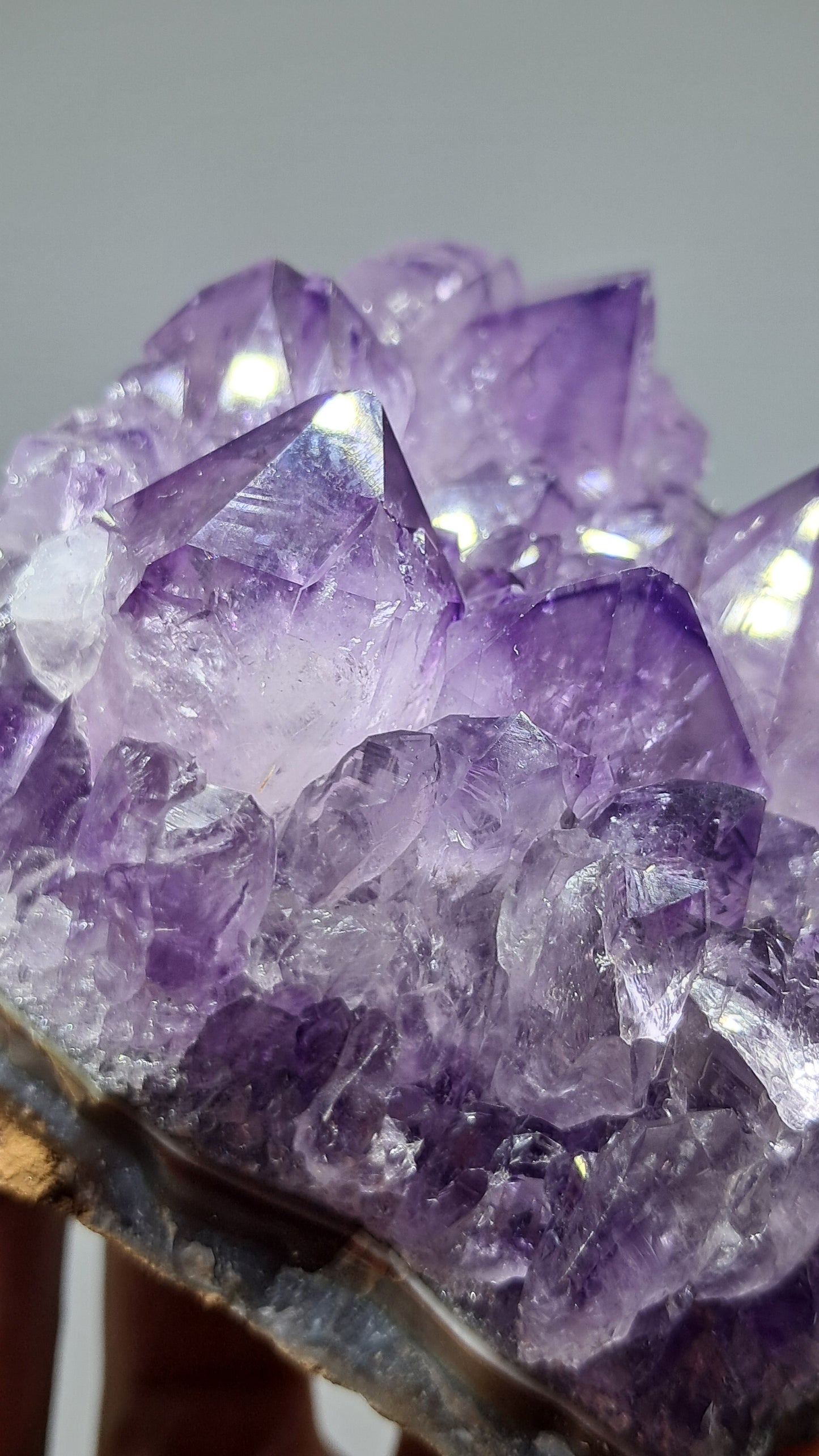 Amatista Morada Profunda Sobre Ágata Bandeada (Brasil) | Drusa Natural | Puntas de Cristal Grandes #AMB1